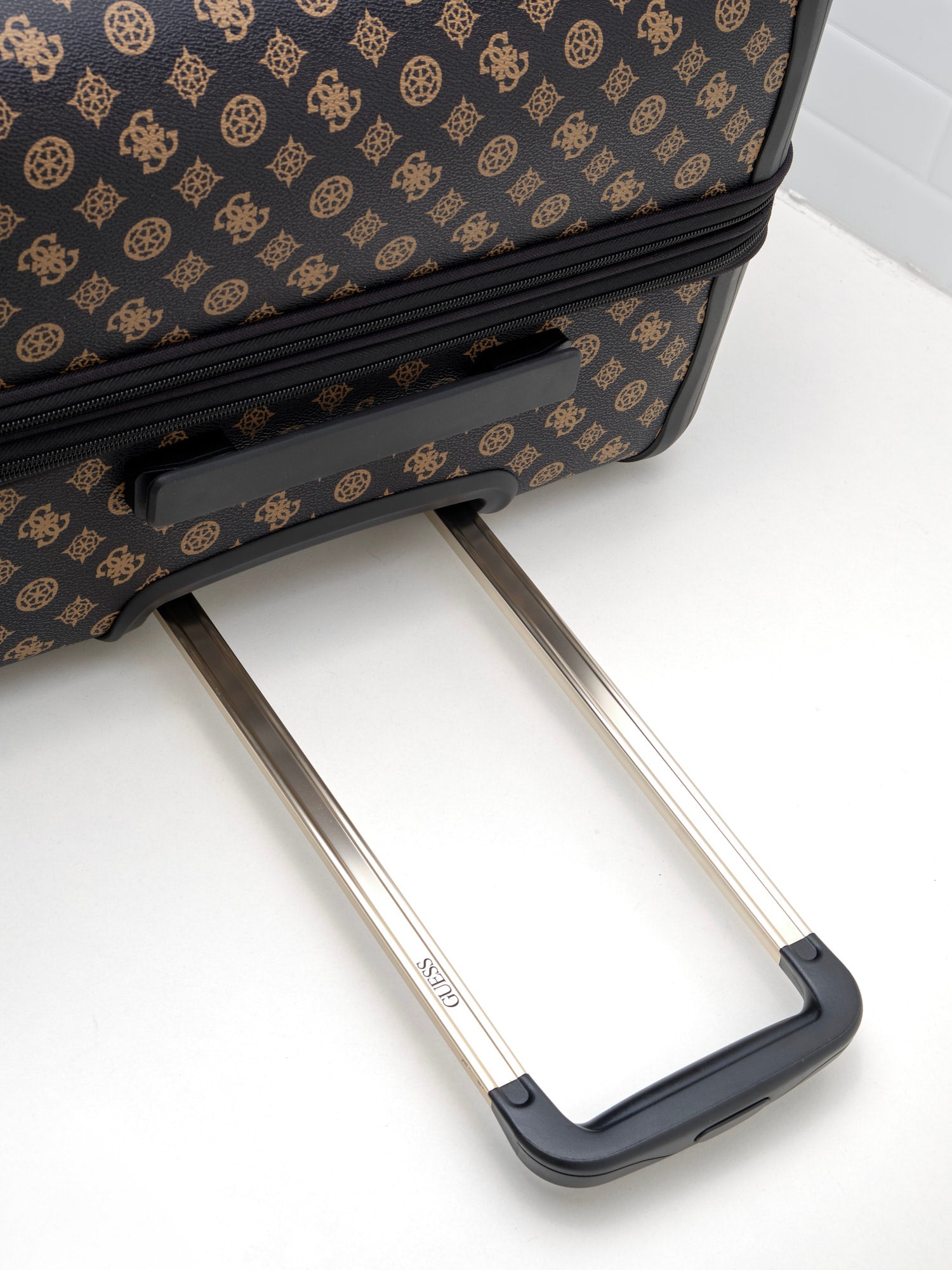 Guess - Trolley Wilder Travel brown logo Big