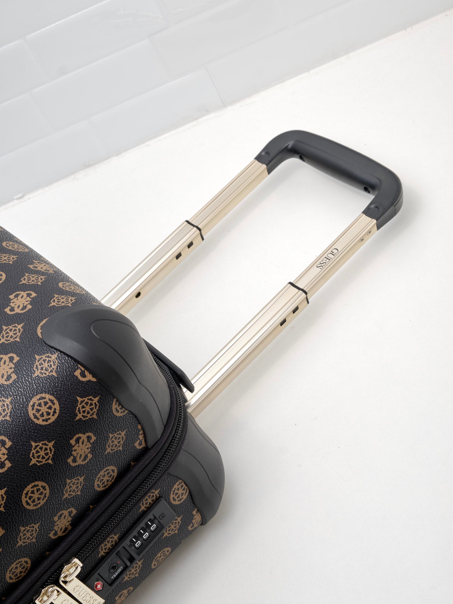 Guess - Trolley Wilder Travel brown logo