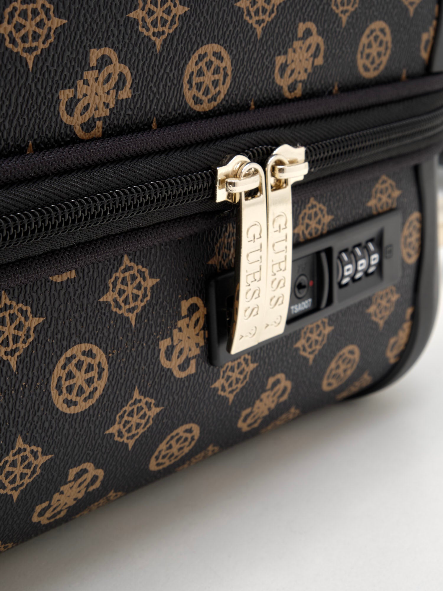 Guess - Trolley Wilder Travel brown logo