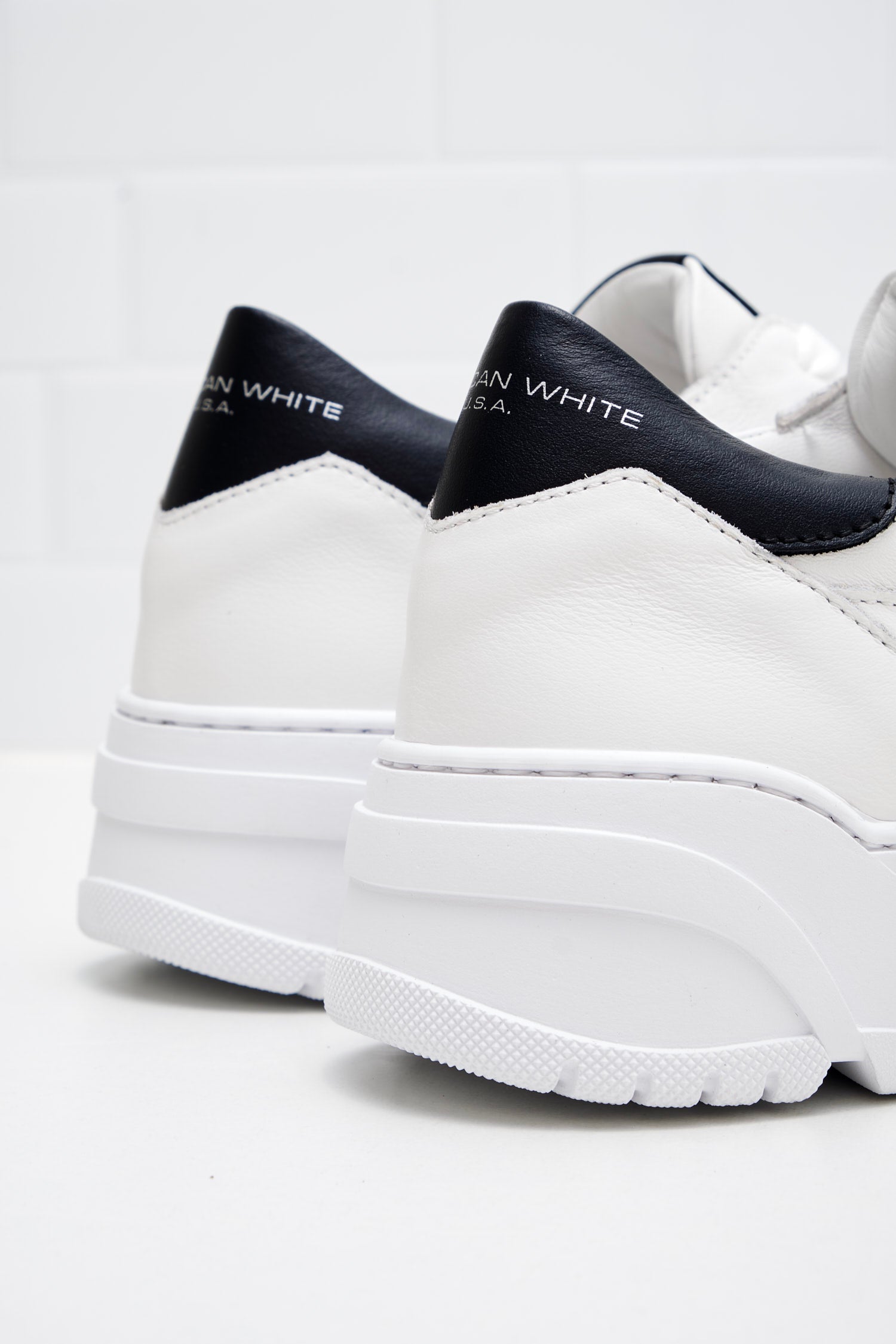 American White - Sneakers Man Emmeuno Logo white black 