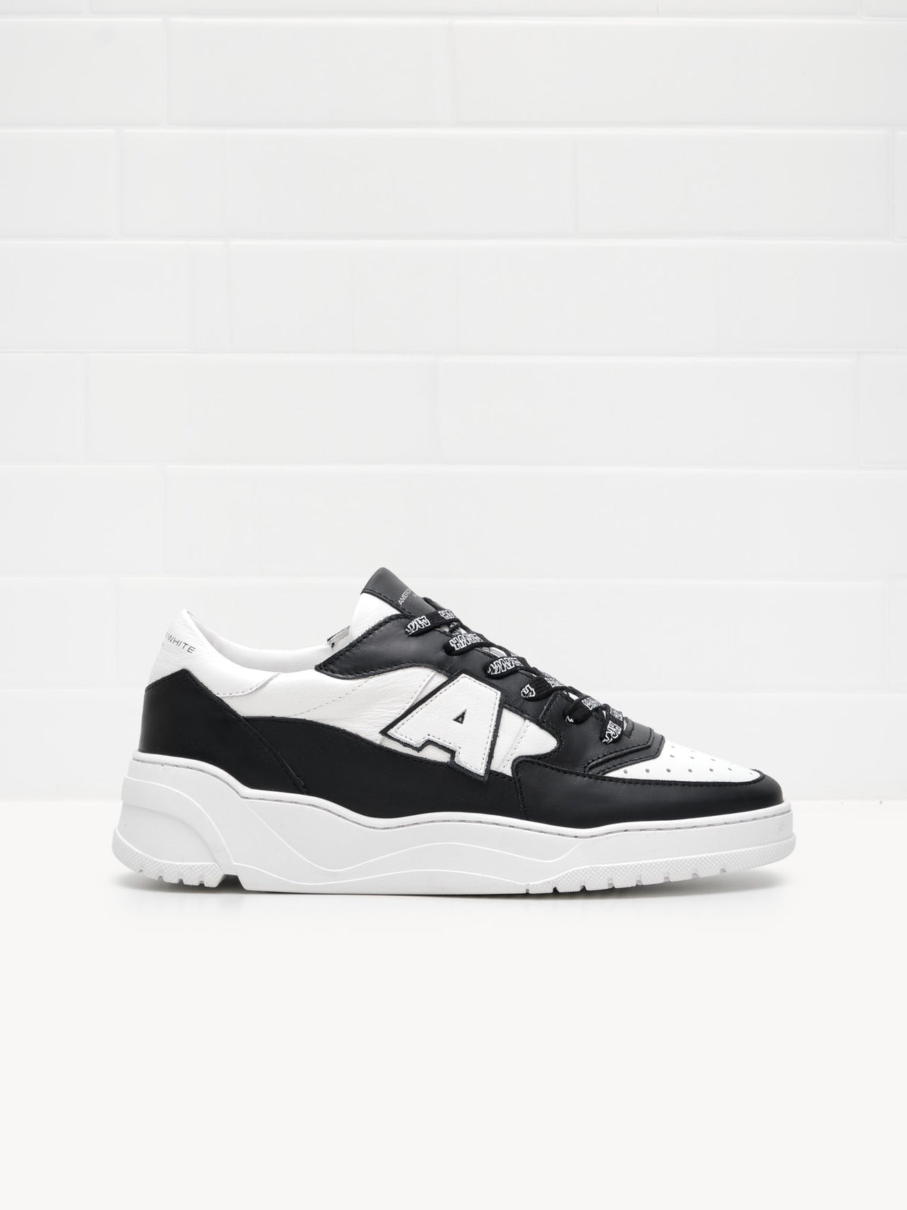 American White Woman Emmeuno Logo Bicolor black white