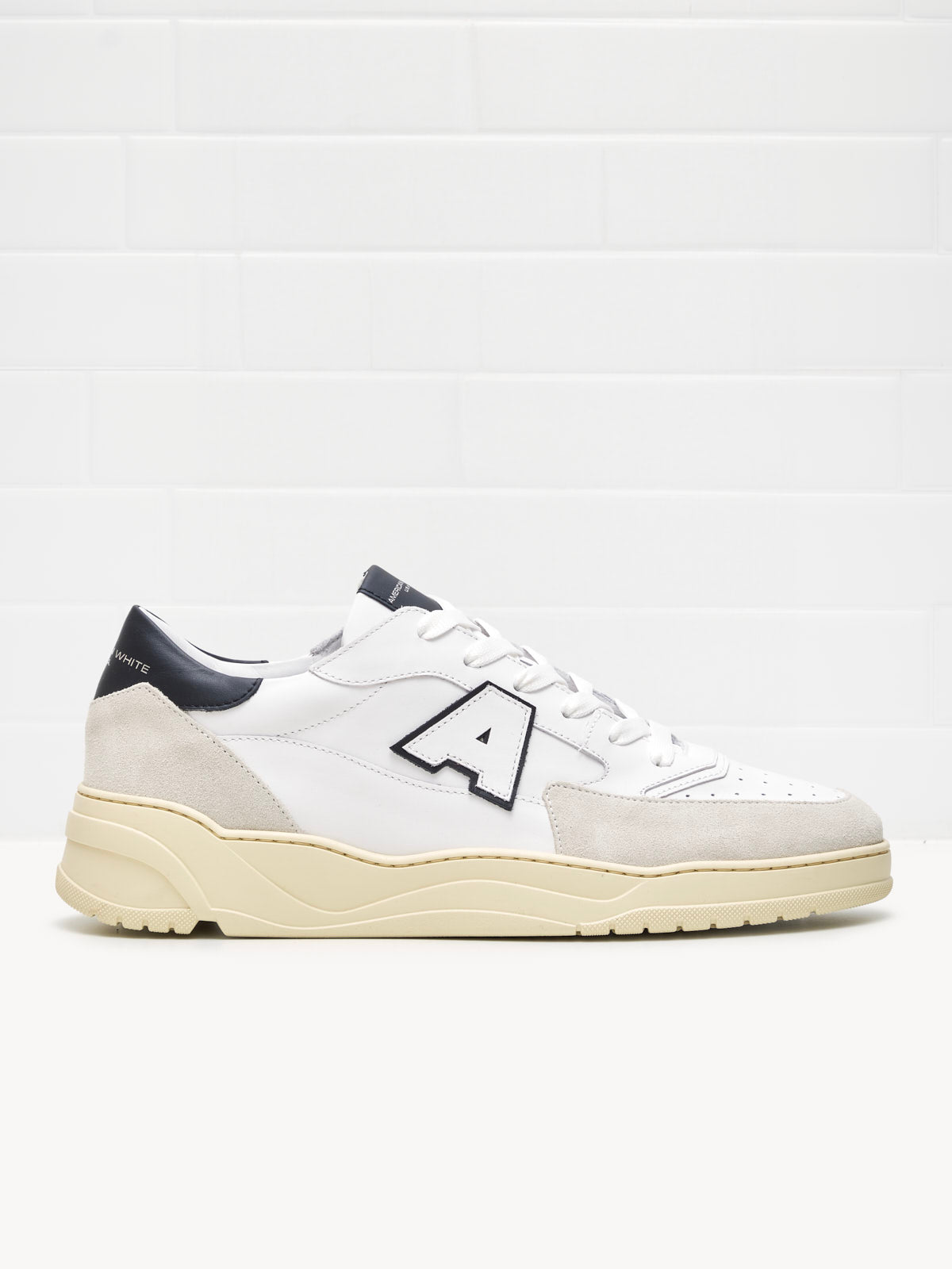 Emmeuno Logo Explorer Man white black