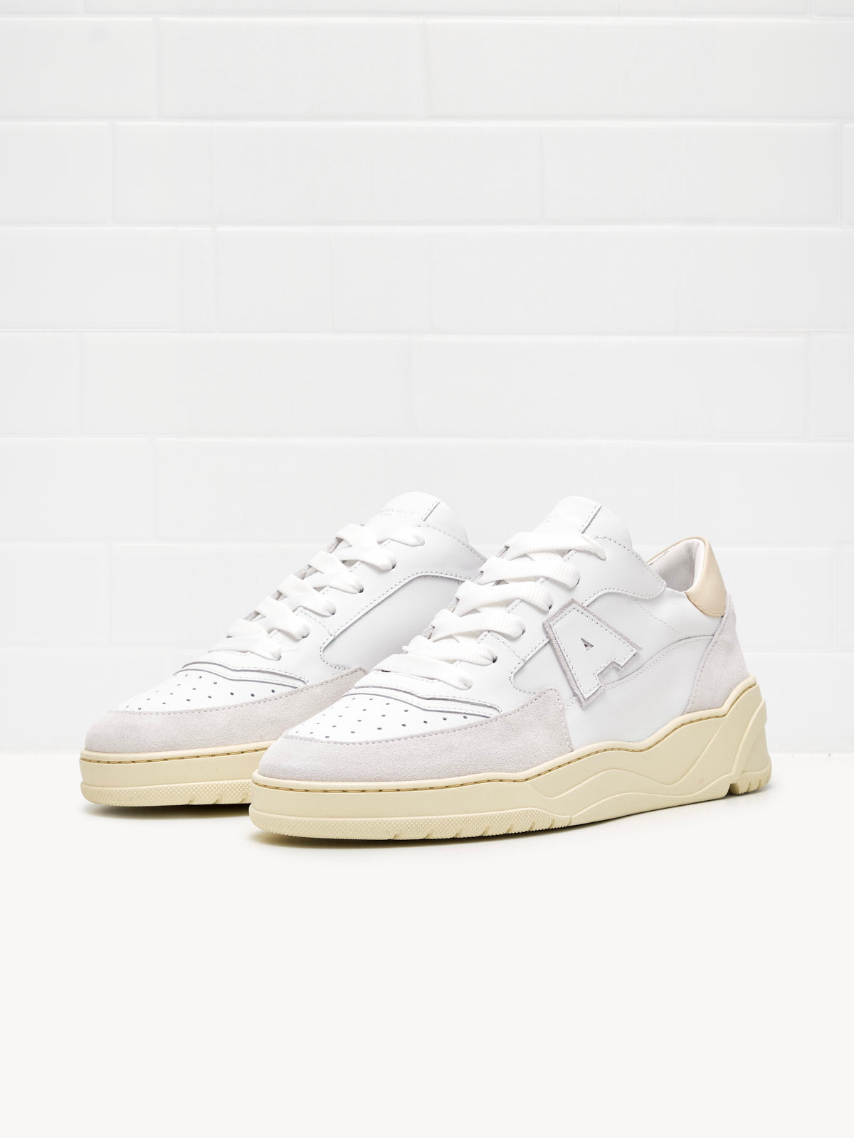 American White - Sneakers woman Emmeuno Logo Explorer white cream 