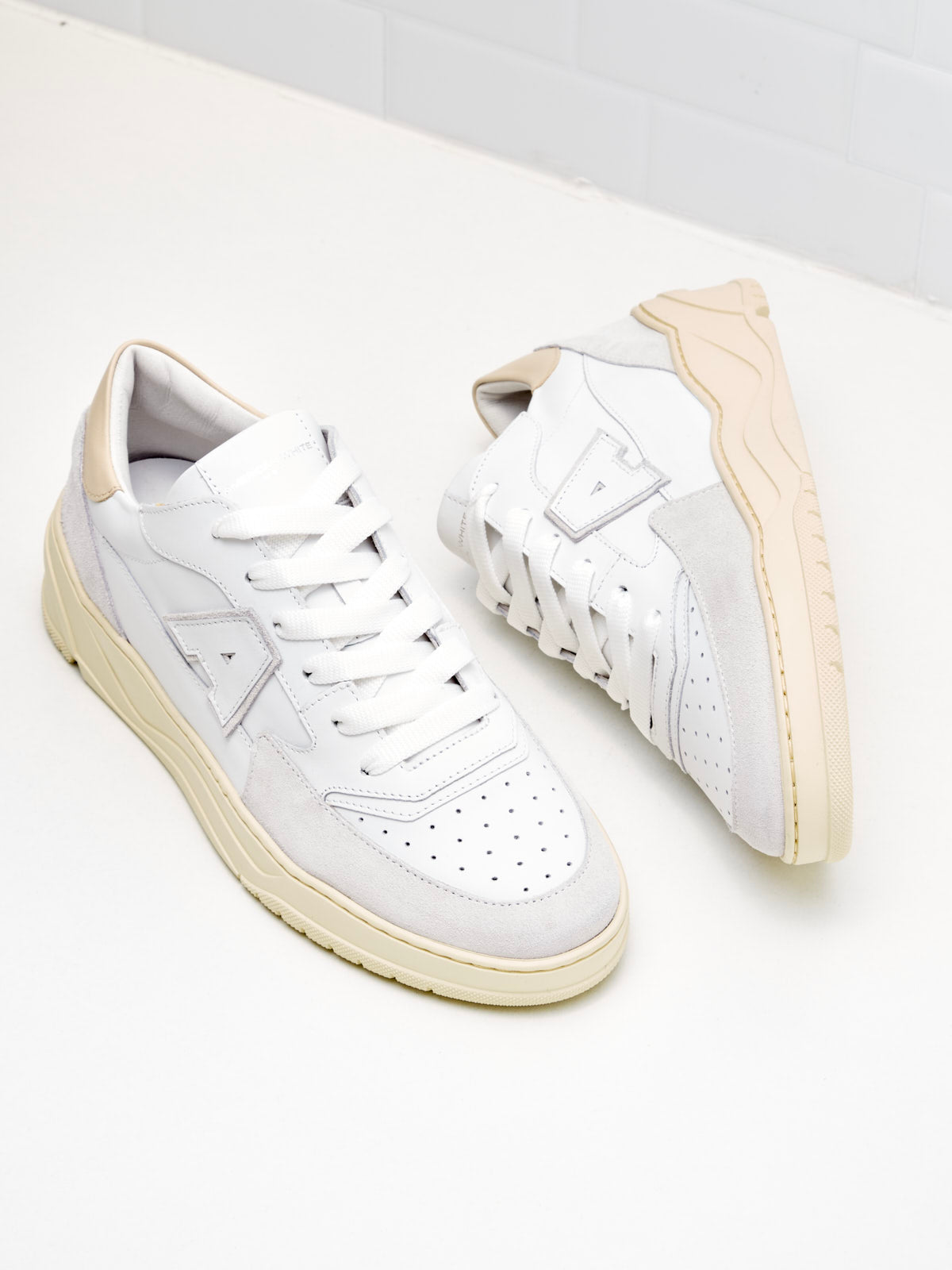American White - Sneakers woman Emmeuno Logo Explorer white cream 