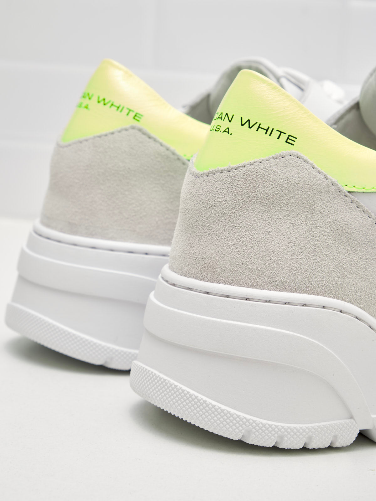 American White - Sneakers Man Emmeuno Logo Explorer white yellow white sole 