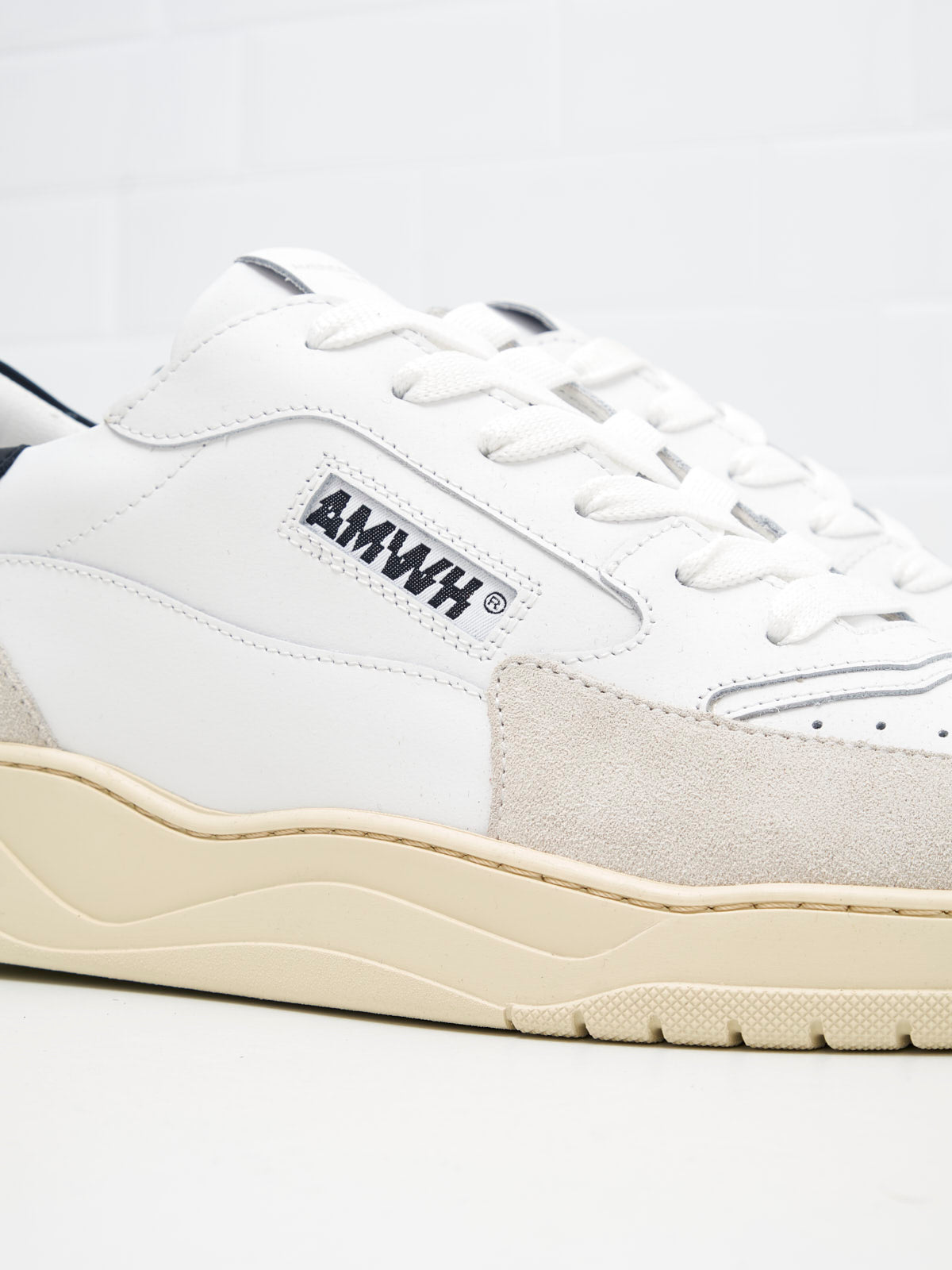 American White - Emmeuno Iconic Explorer Man white black 