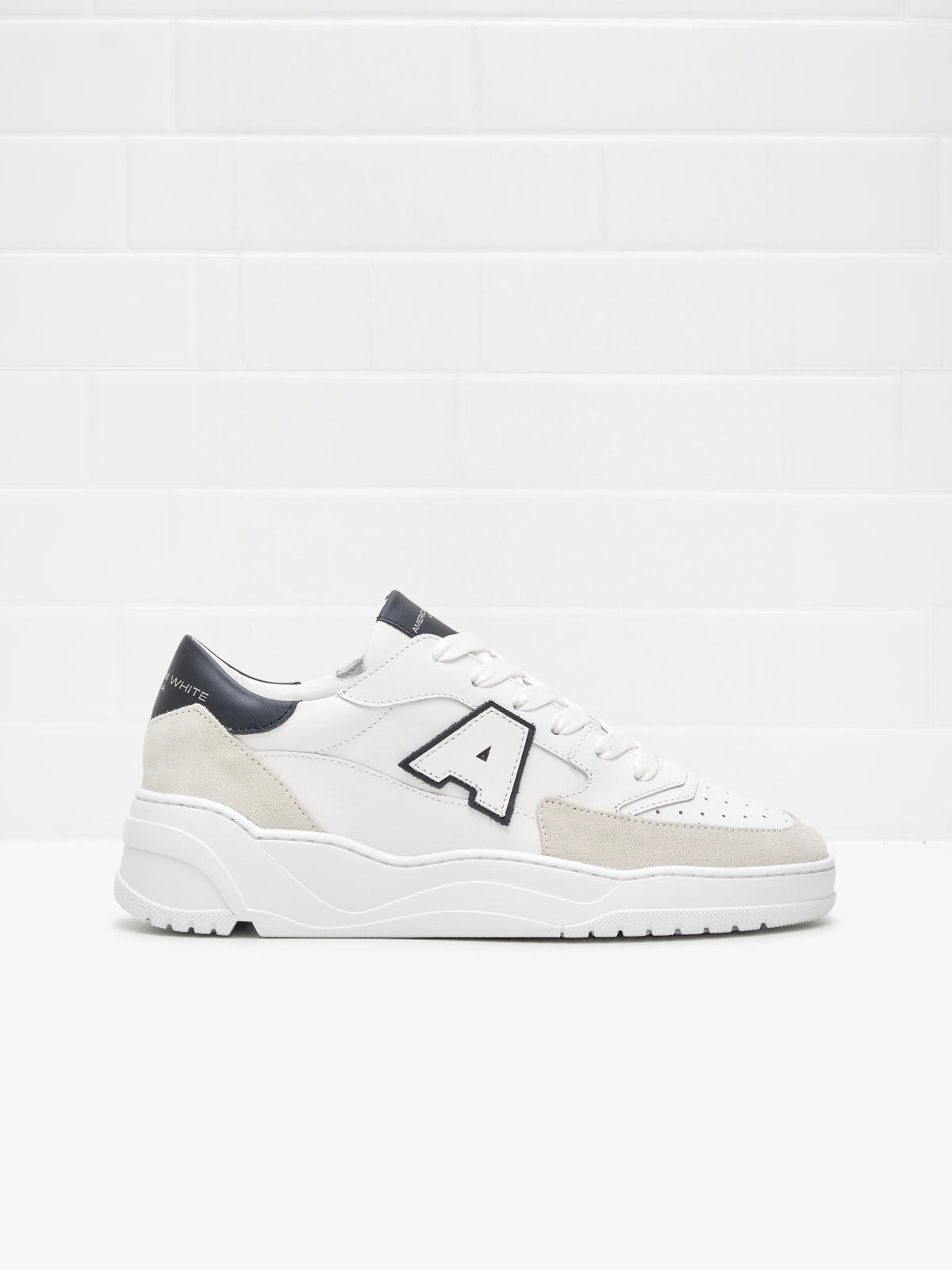 Sneakers Woman Emmeuno Logo Explorer white black white sole