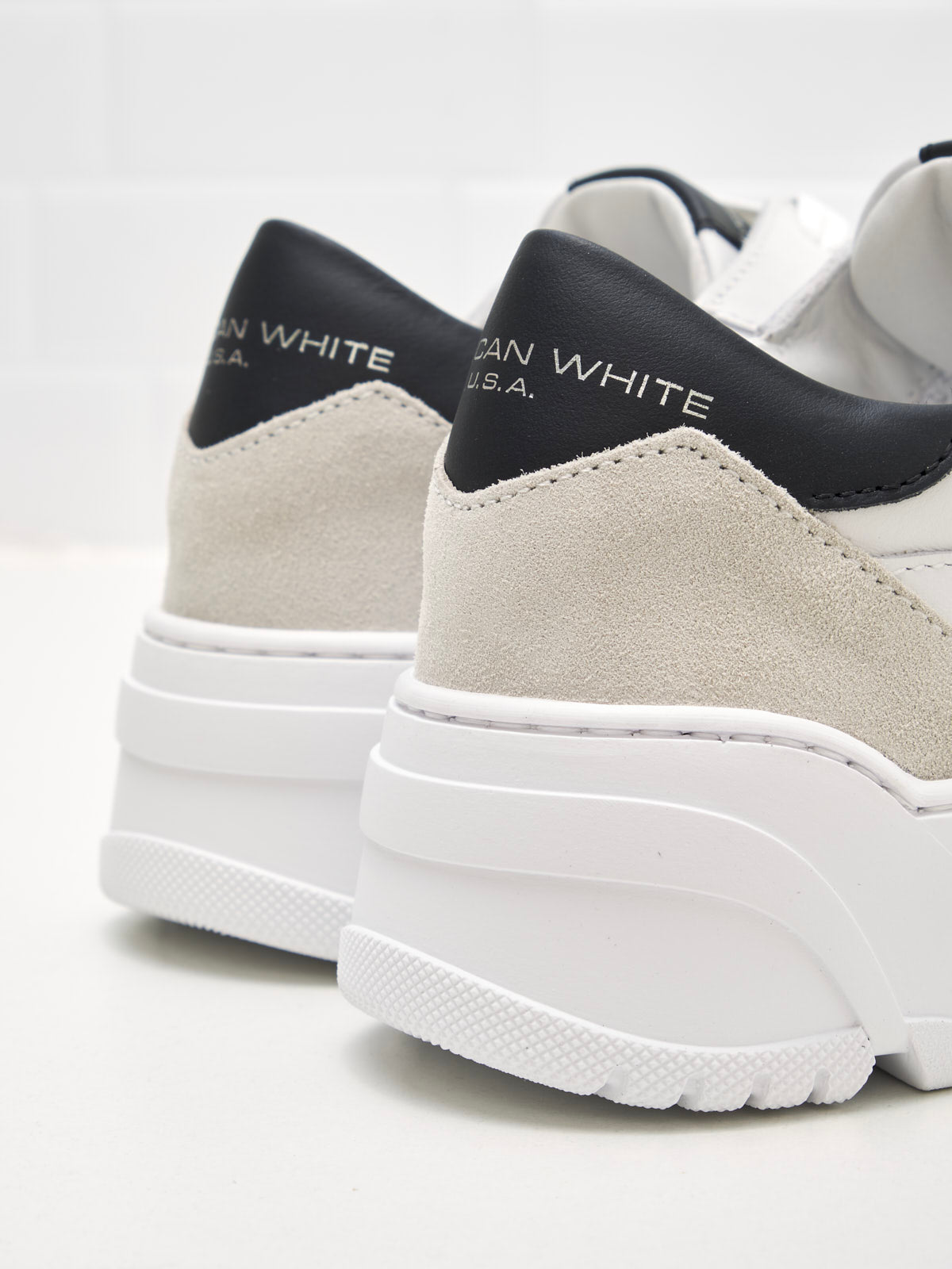 American White - Sneakers Woman Emmeuno Logo Explorer white black white sole 
