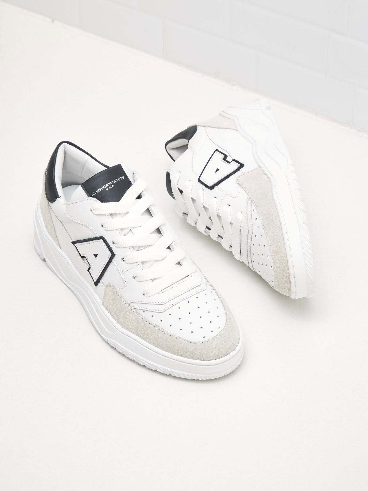 American White - Sneakers Woman Emmeuno Logo Explorer white black white sole 