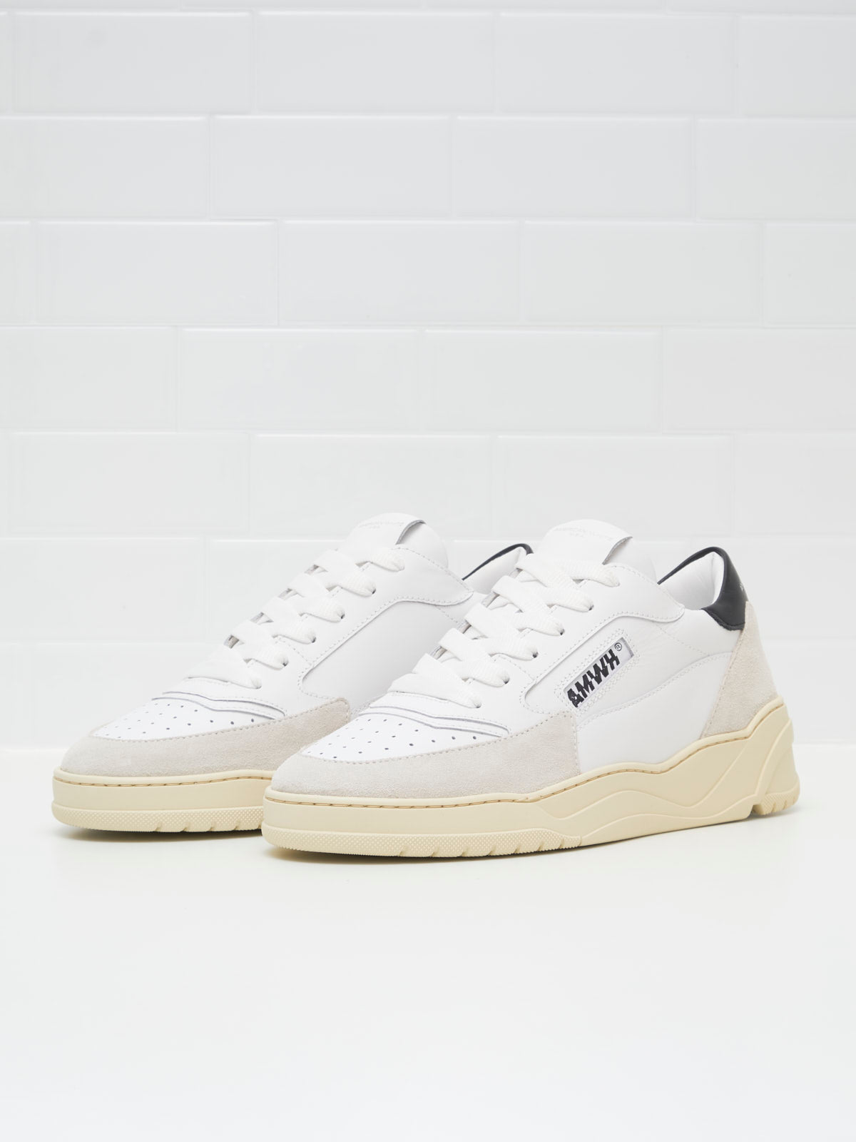 American White - Emmeuno Iconic Explorer Woman white black 