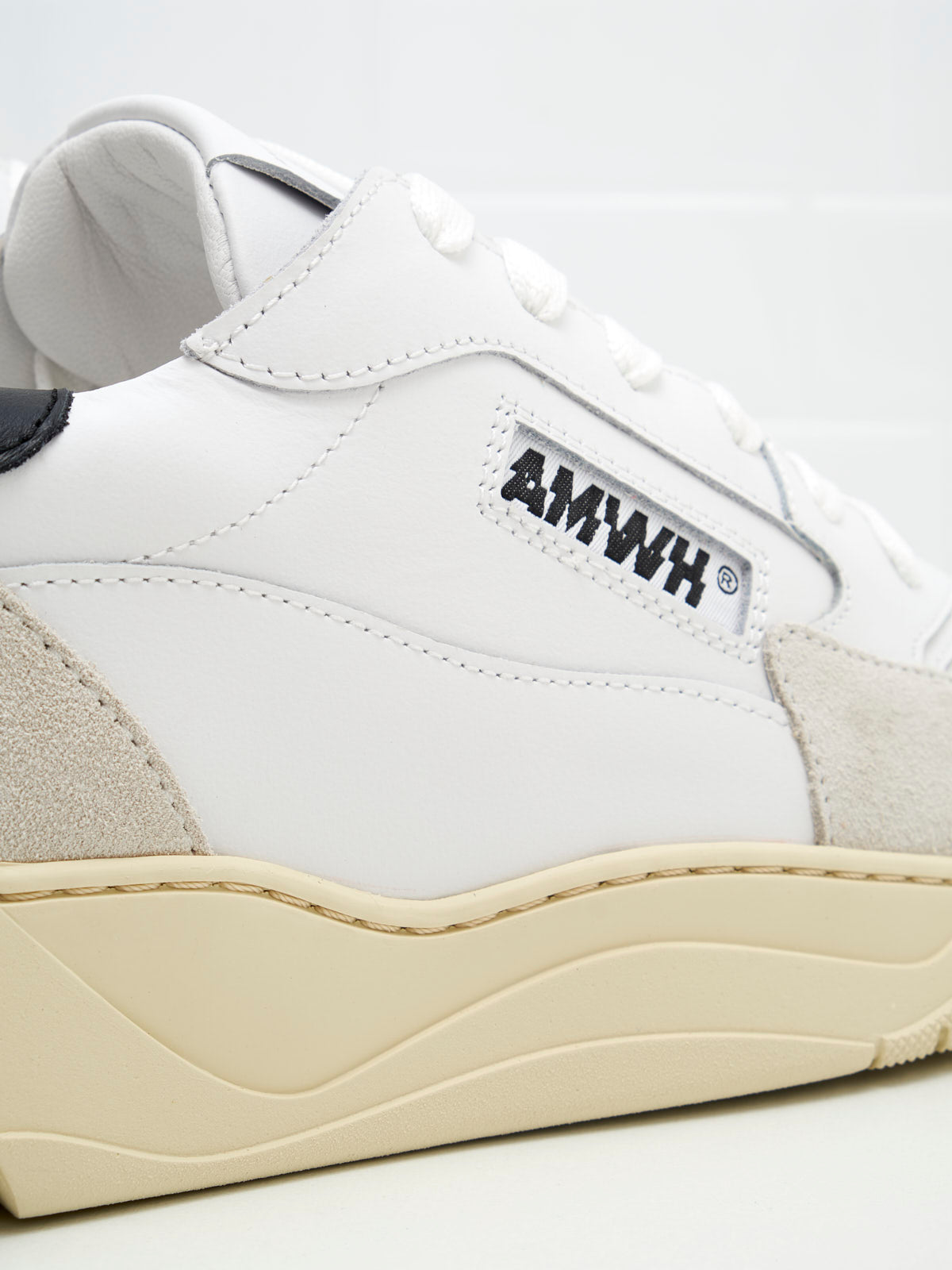 American White - Emmeuno Iconic Explorer Woman white black 