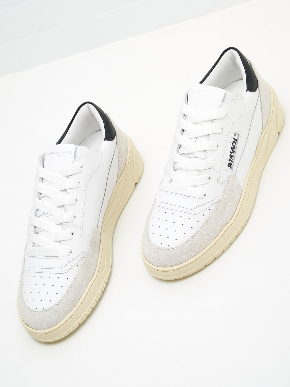 American White - Emmeuno Iconic Explorer Woman white black 