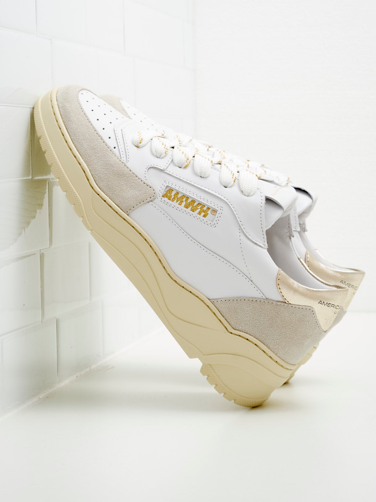 American White - Emmeuno Iconic Explorer Woman white gold 