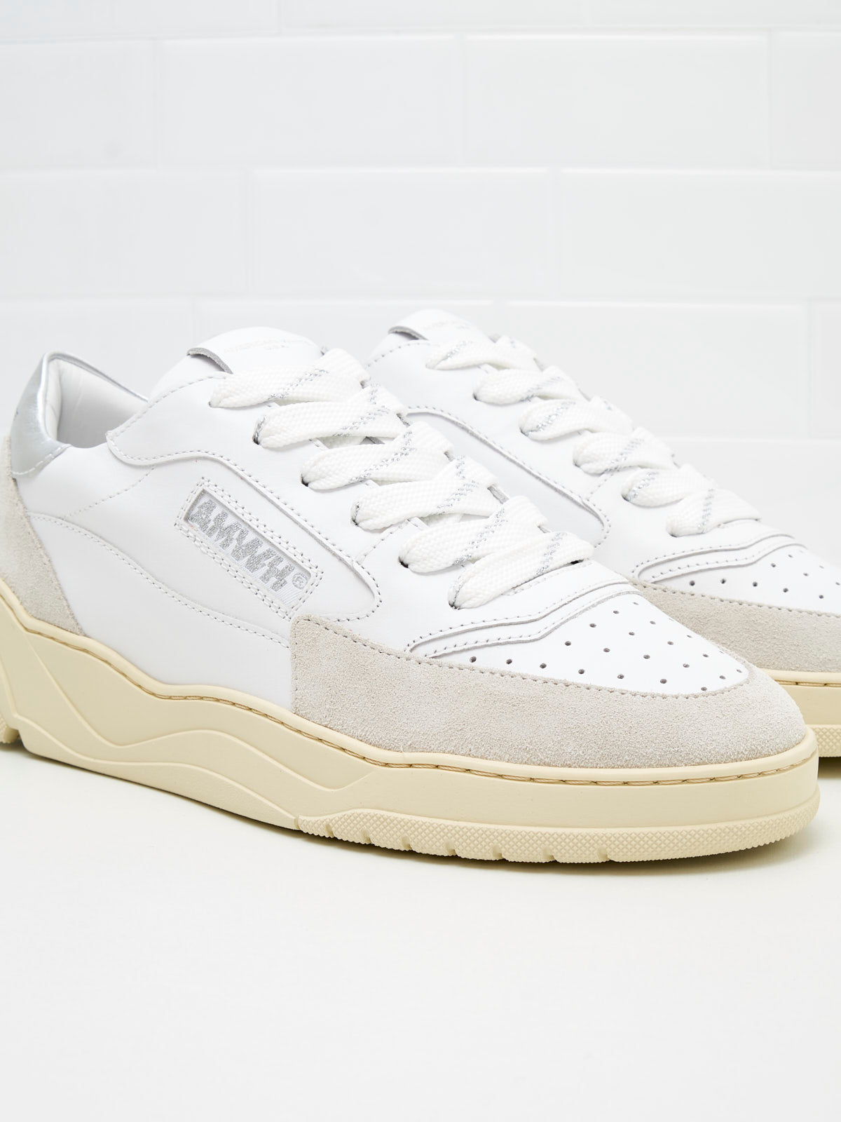 American White - Emmeuno Iconic Explorer Woman white silver 