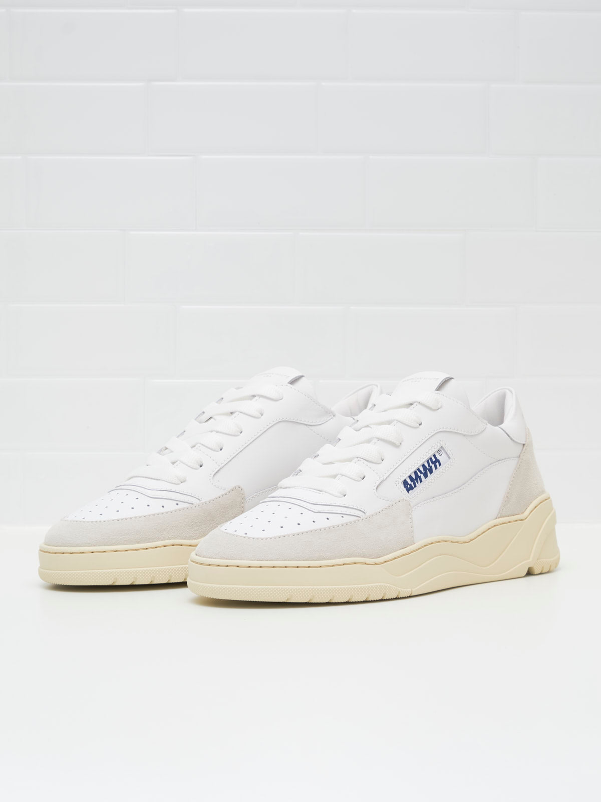 American White - Emmeuno Iconic Explorer Woman white white 