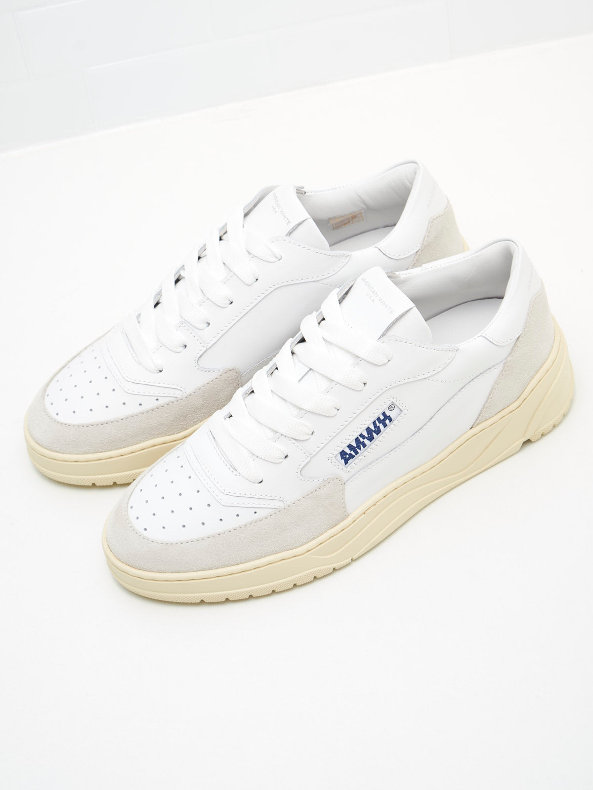 American White - Emmeuno Iconic Explorer Woman white white 