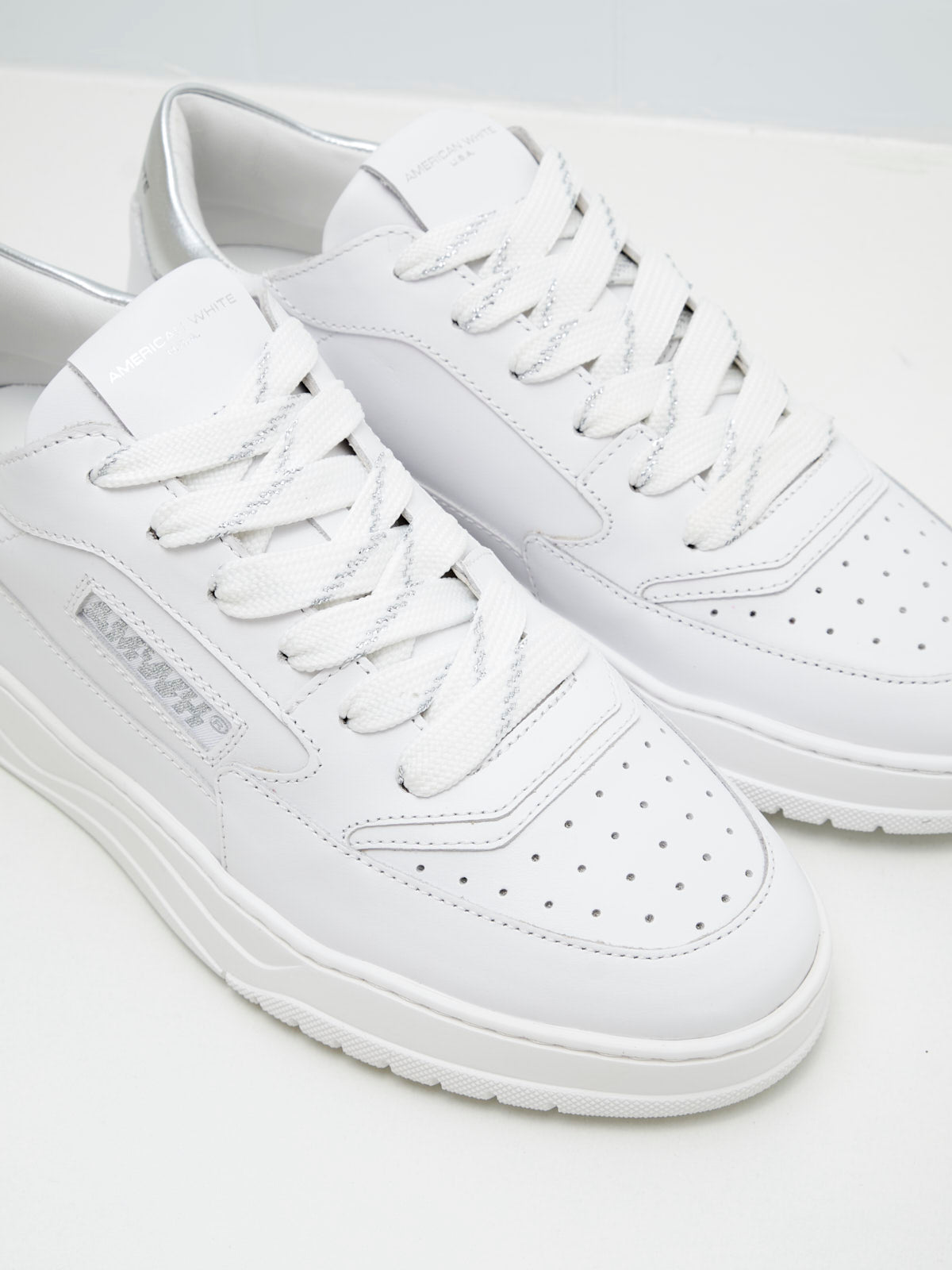American White - Emmeuno Iconic Woman white silver 