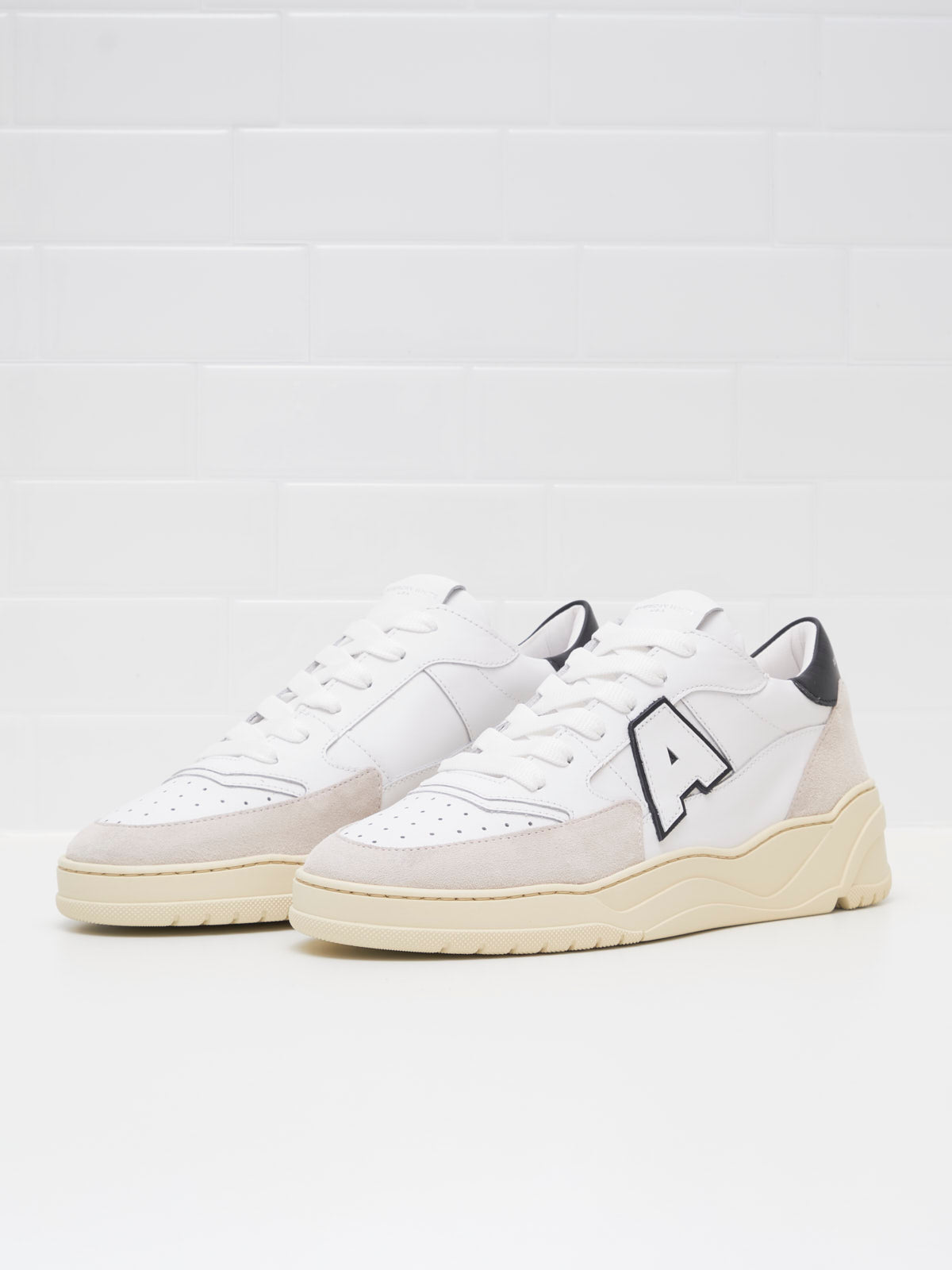 American White - Emmeuno Logo Explorer Woman white black 