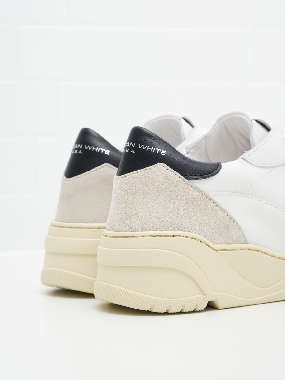 American White - Emmeuno Logo Explorer Woman white black 