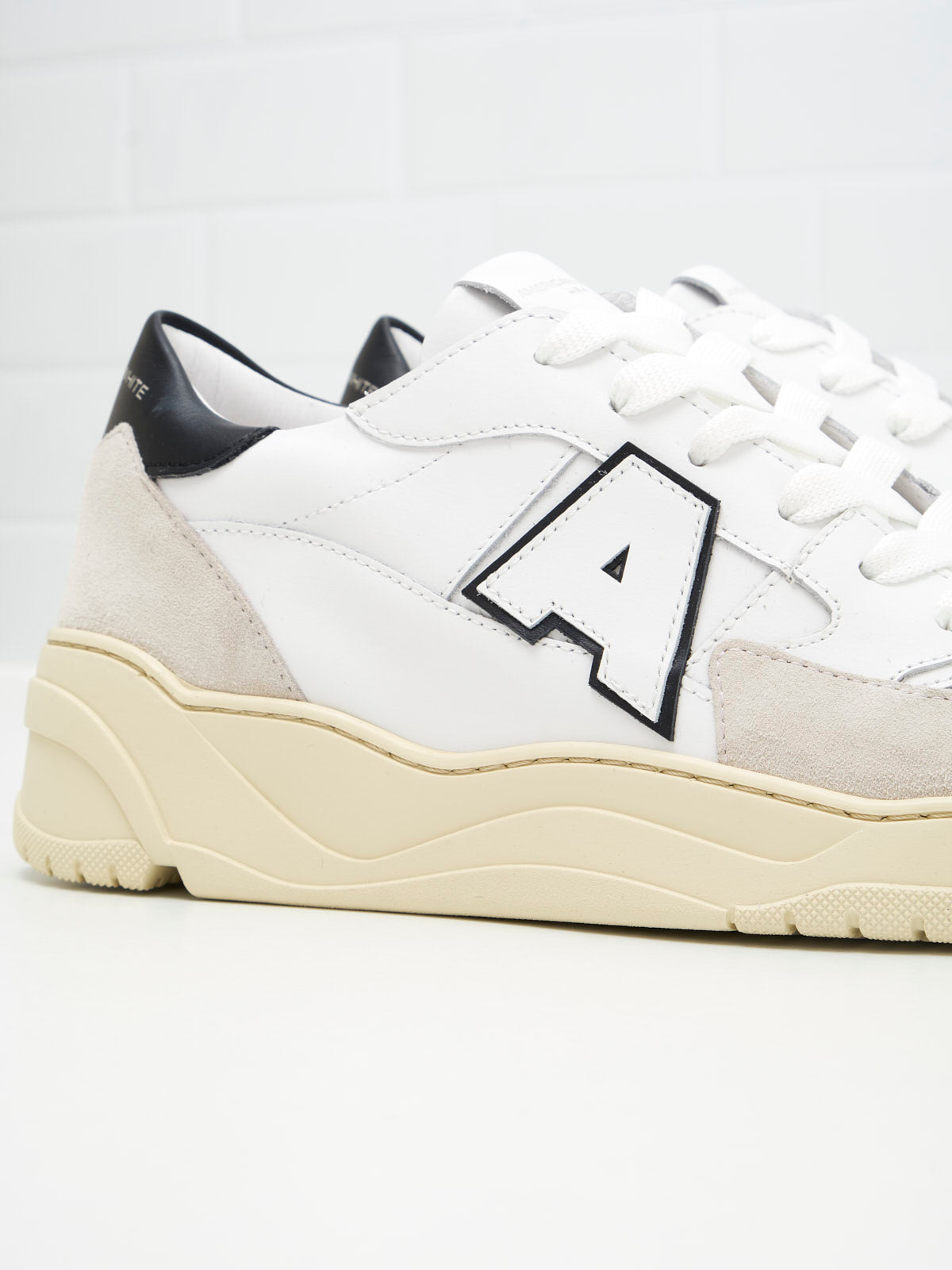 American White - Emmeuno Logo Explorer Woman white black 