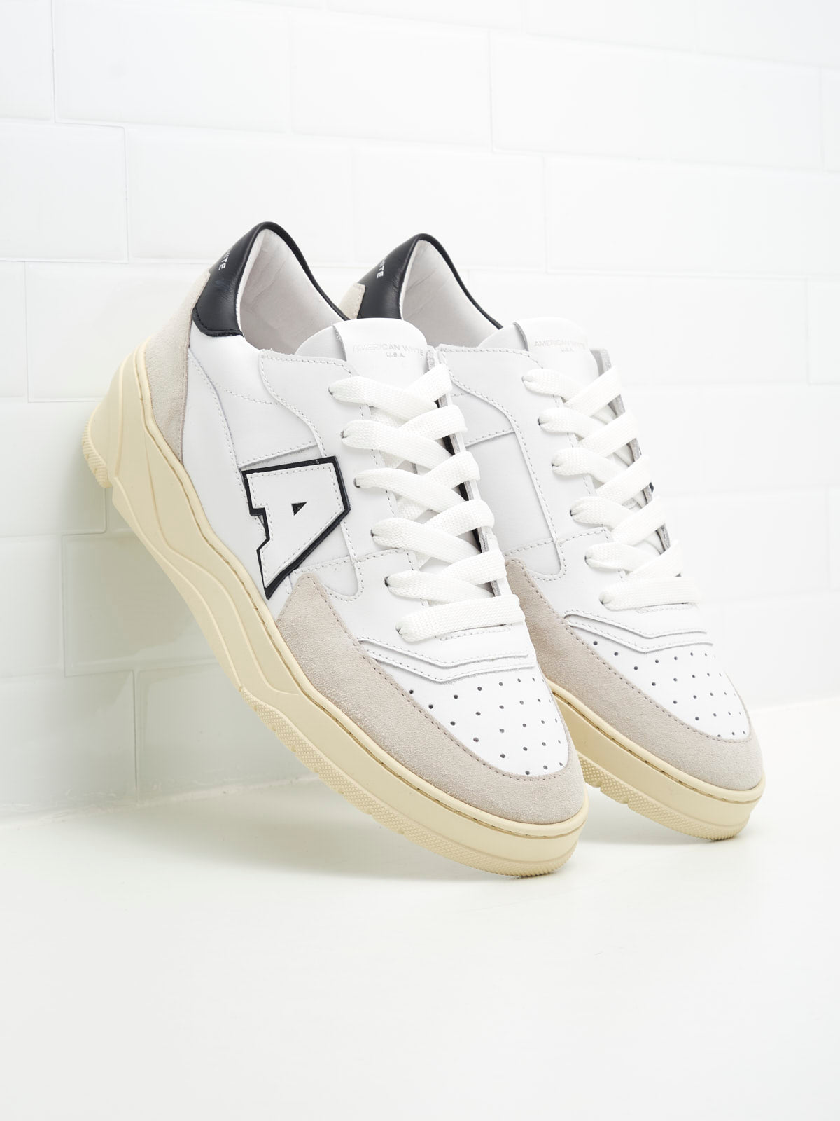 American White - Emmeuno Logo Explorer Woman white black 