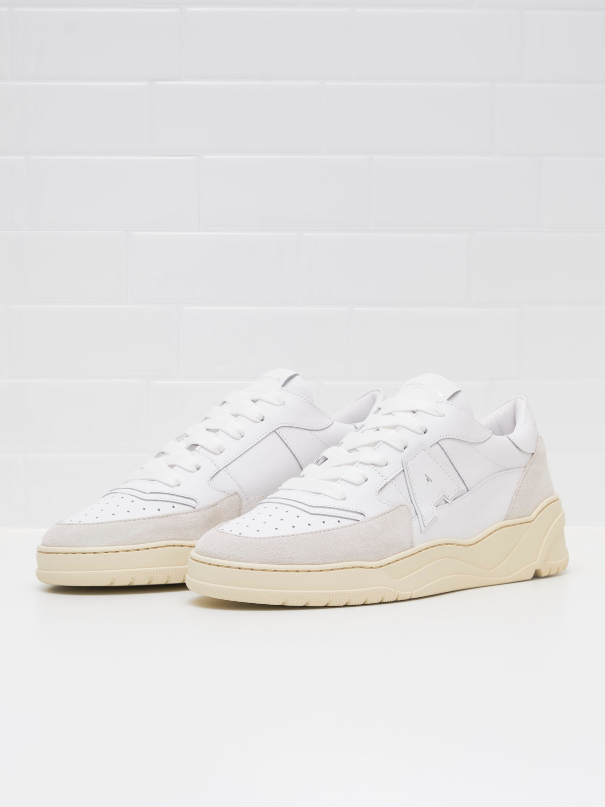American White - Emmeuno Logo Explorer Woman white white 