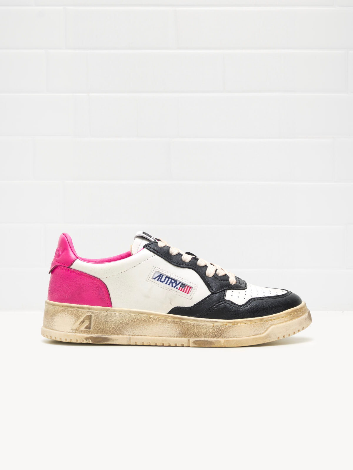 Autry Medalist Medalist Low Woman white black rasperry vintage
