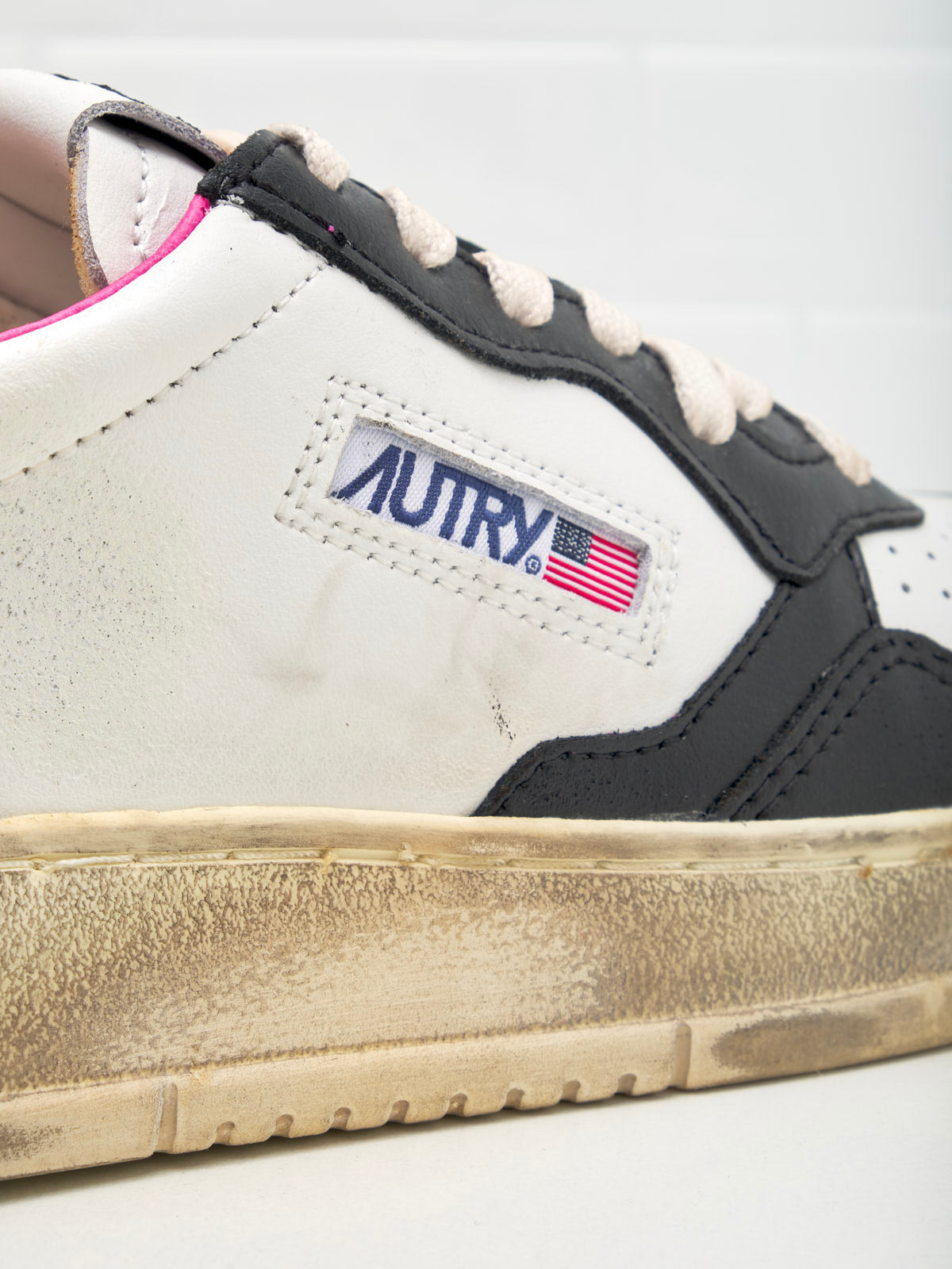 autry - Sneakers Medalist Low Woman white black rasperry vintage 