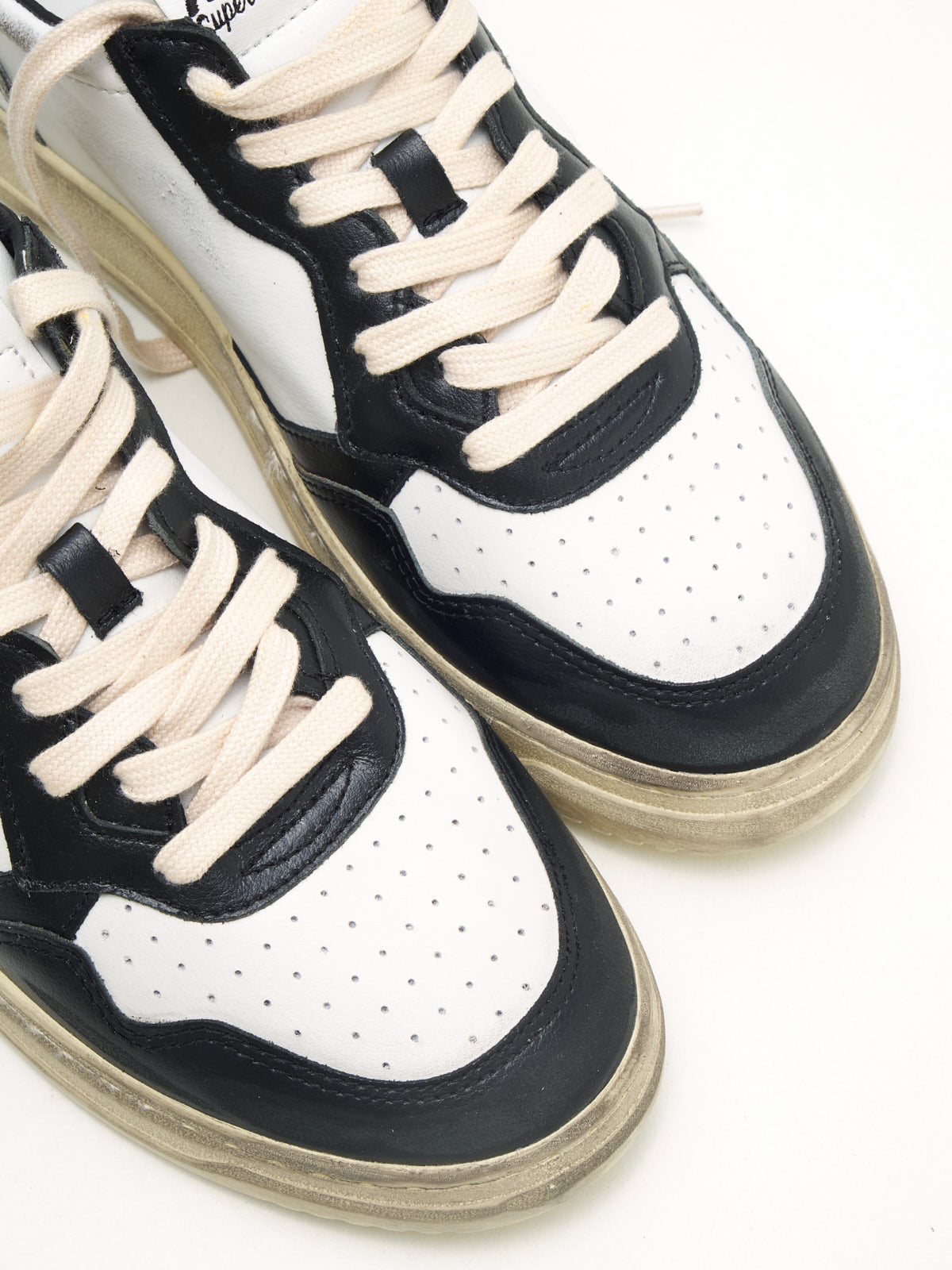 Autry Medalist Medalist Low Man white black silver vintage