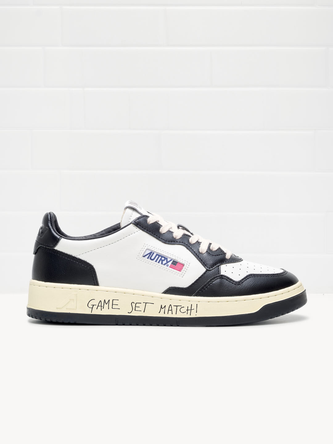 Sneakers Medalist Man black white game set match