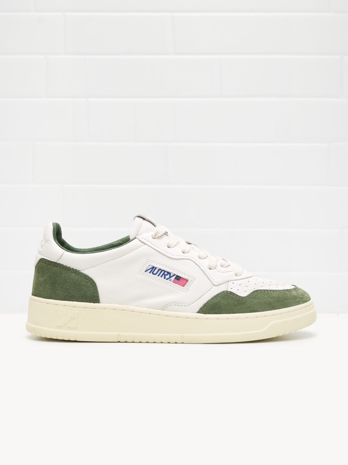Autry Medalist Low Man white suede military