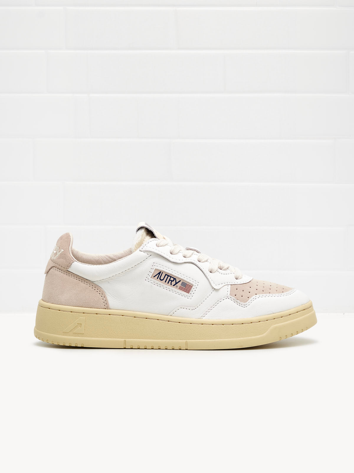 Medalist Low Woman suede white sand sneakers