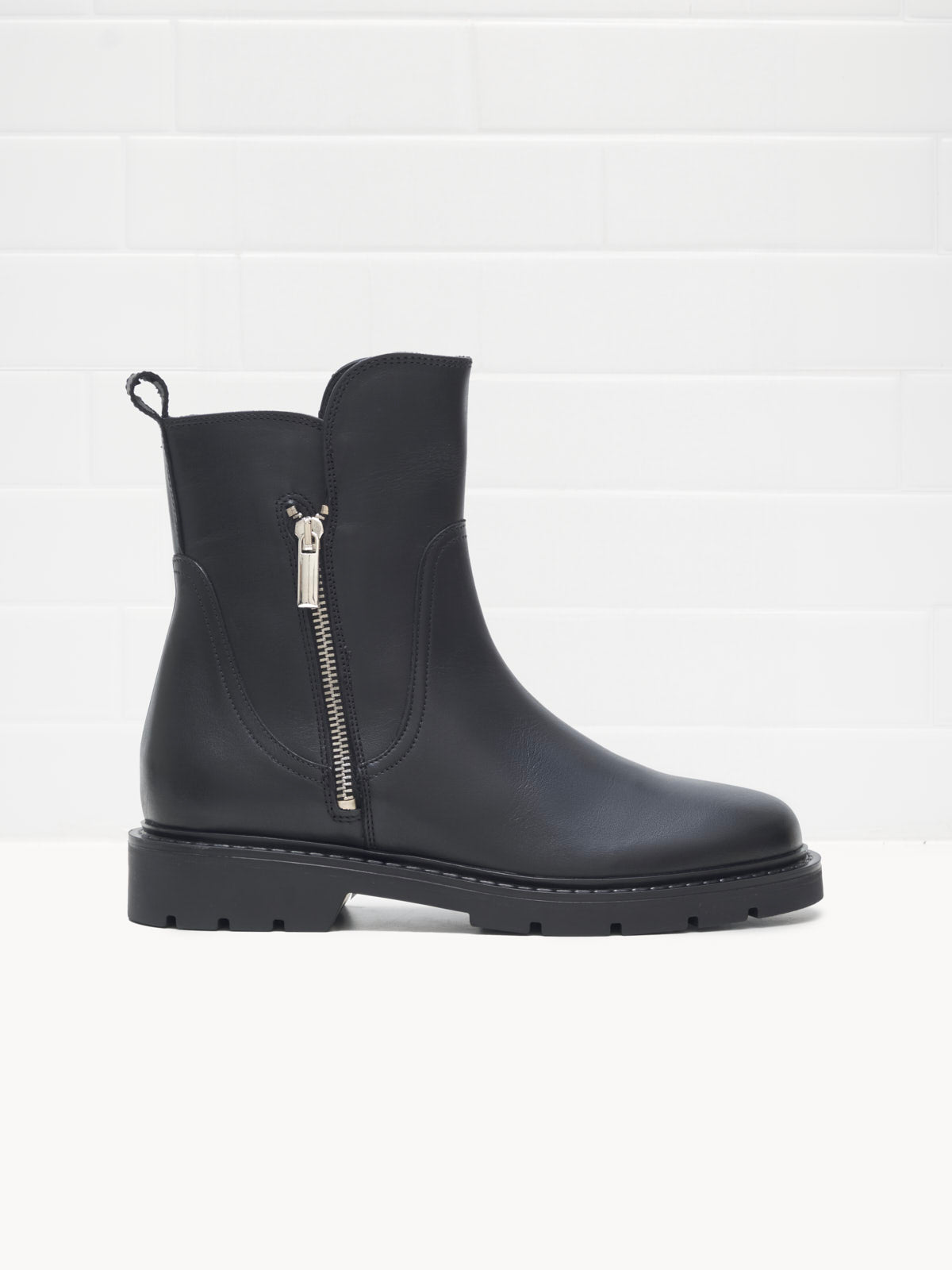 Beatles Woman Brit Zip Black