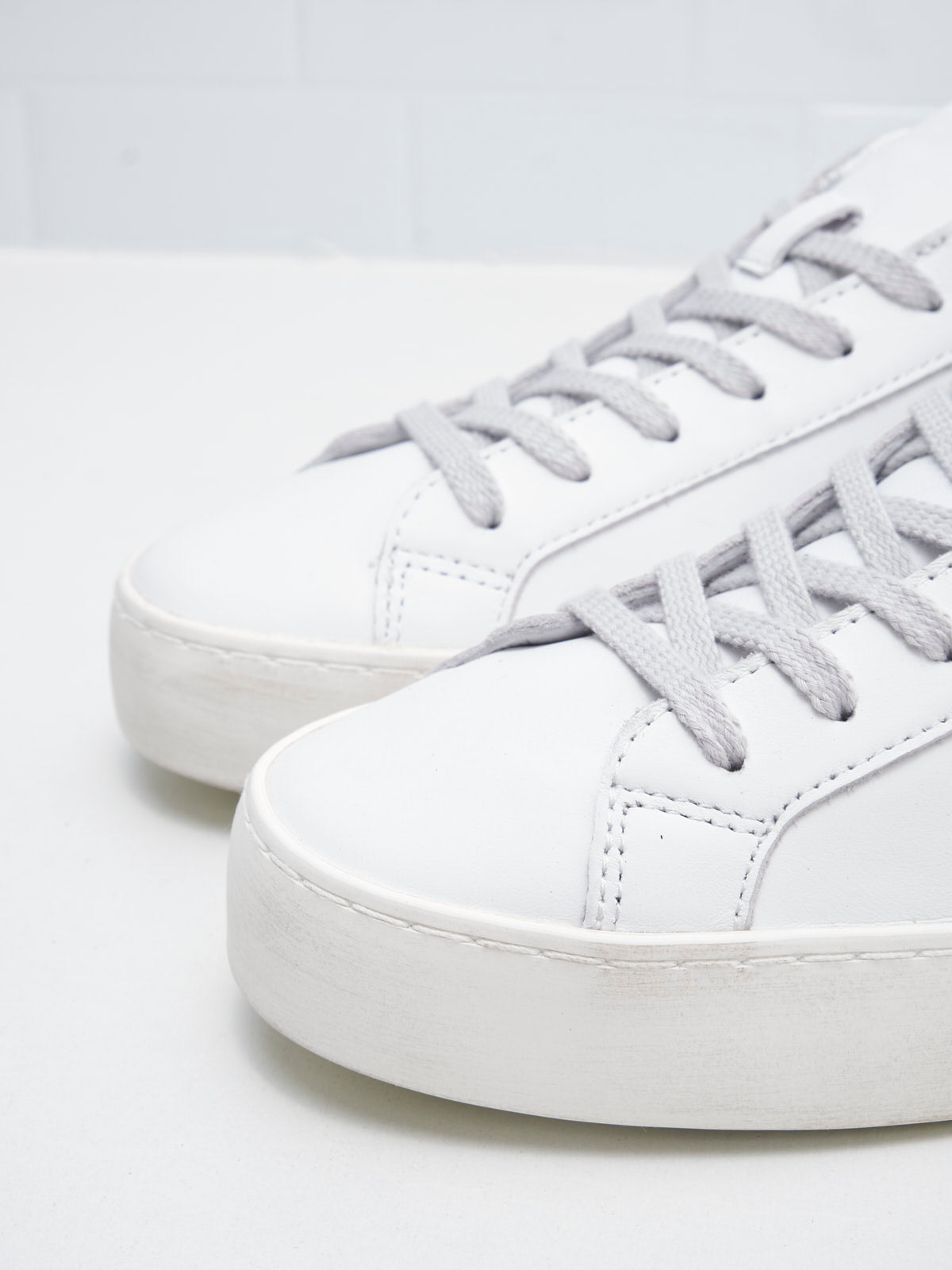 Date - Sneakers Hill Low Calf Man white blue green 