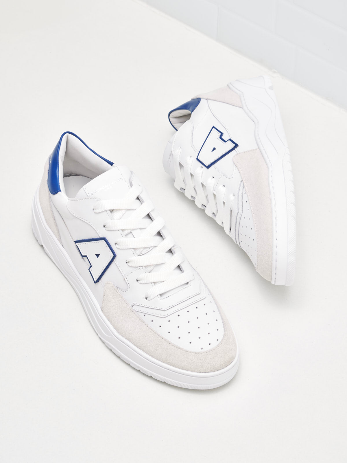 American White - Sneakers Man Emmeuno Logo Explorer white blue white sole 