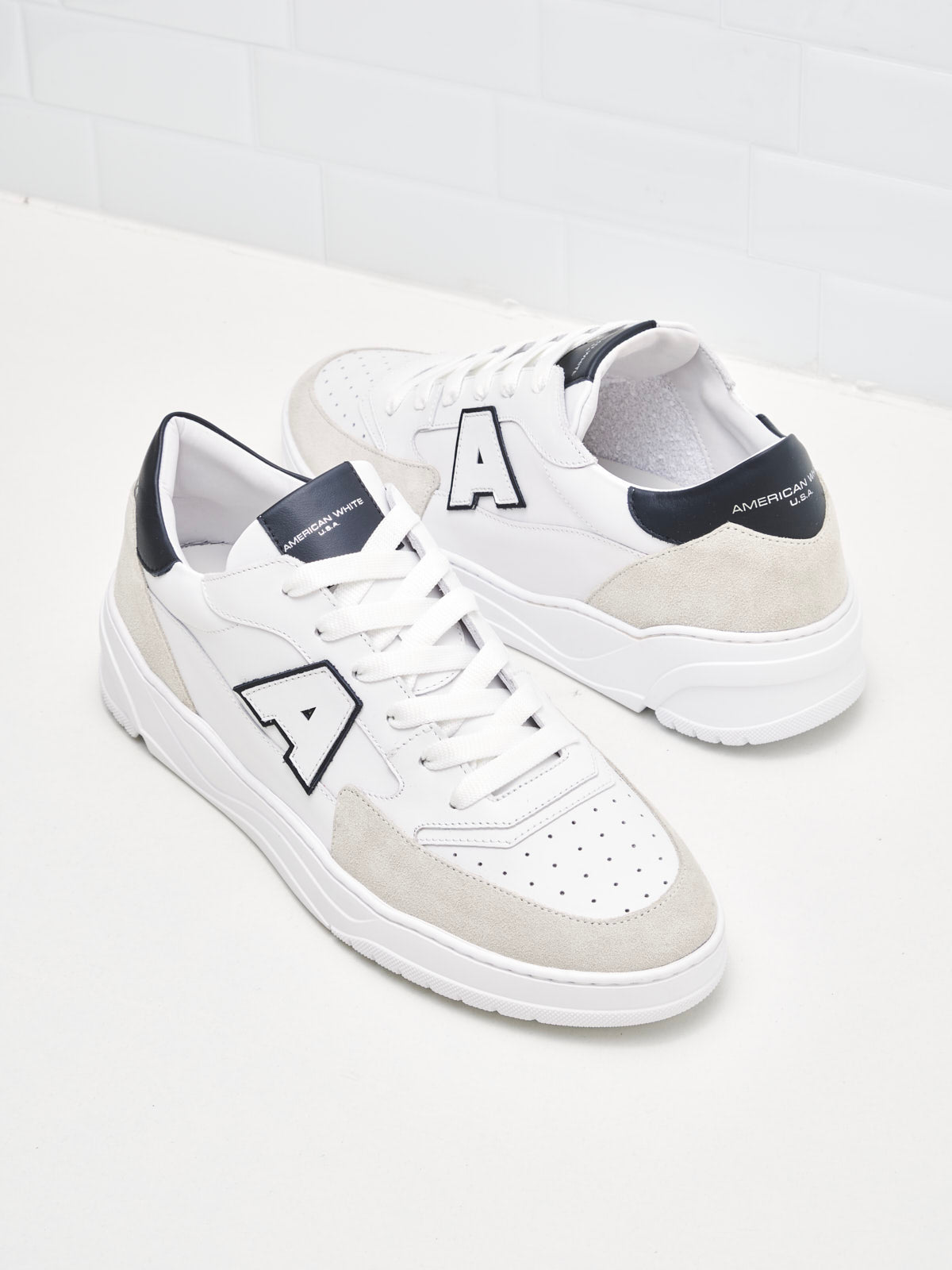 American White - Sneakers Man Emmeuno Logo Explorer white black white sole 