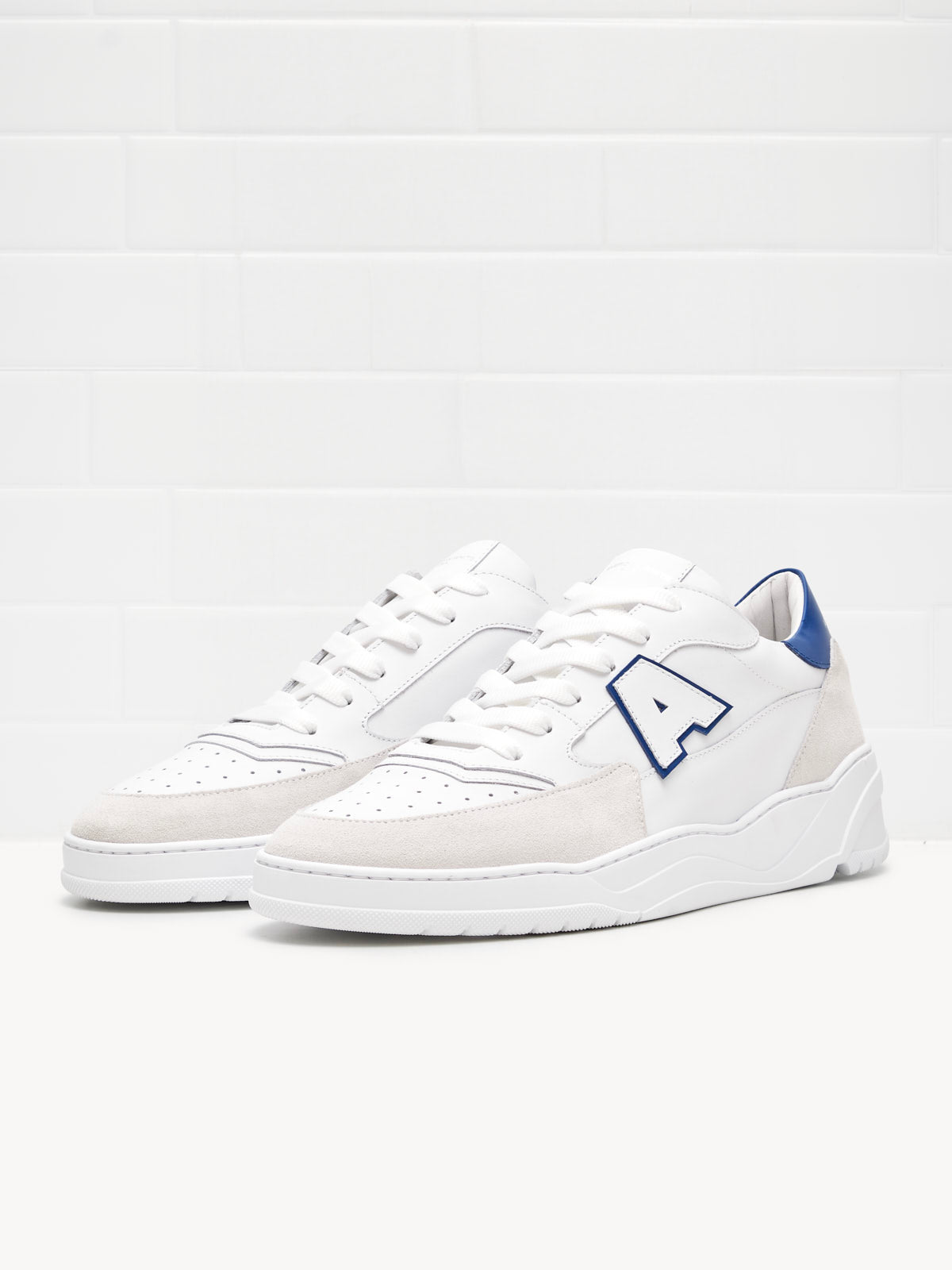 American White - Sneakers Man Emmeuno Logo Explorer white blue white sole 
