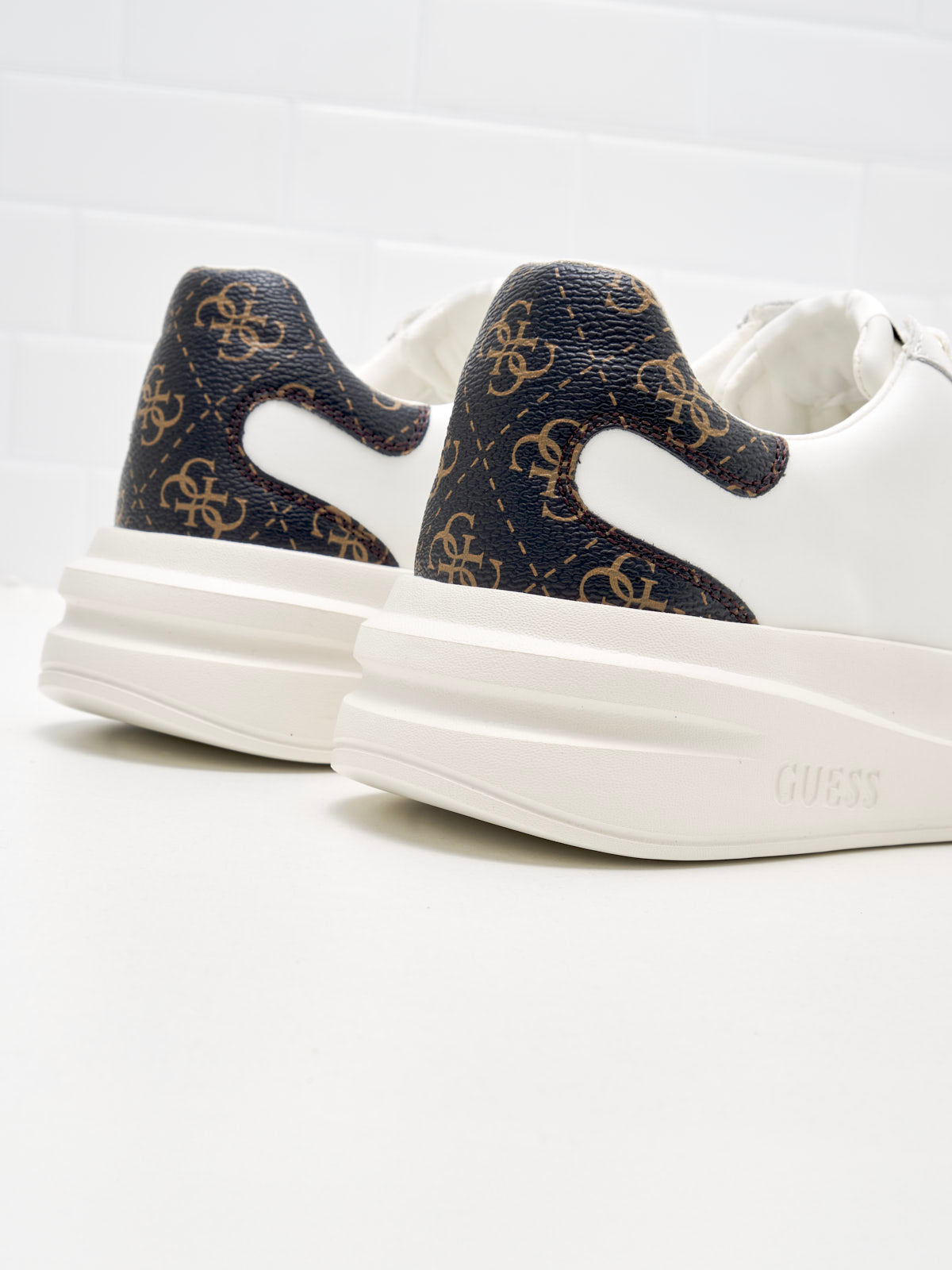 Guess - Sneakers Elbina white brown 