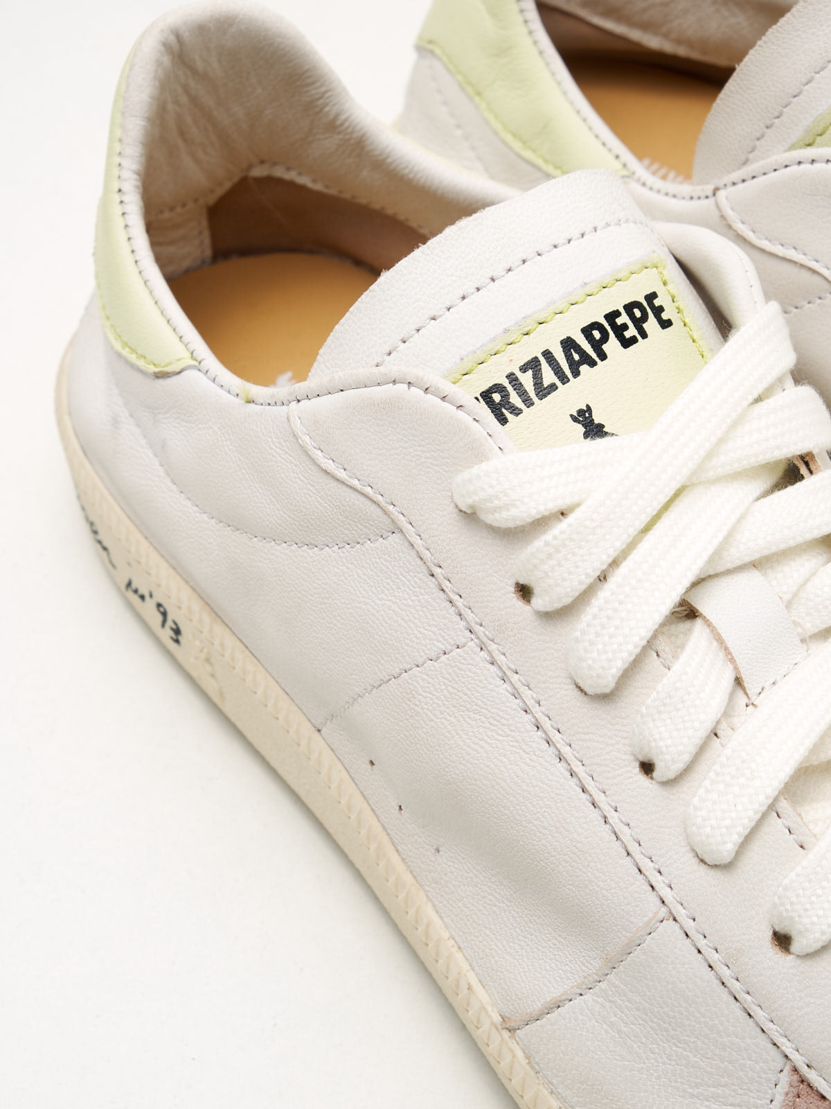 Patrizia Pepe - Sneakers Skin "Born in '93" white yellow 