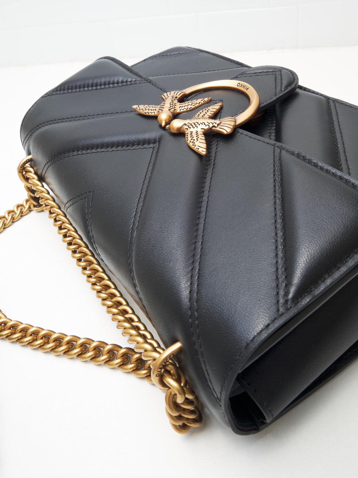 PINKO - Tracolla Love One "V" black gold 
