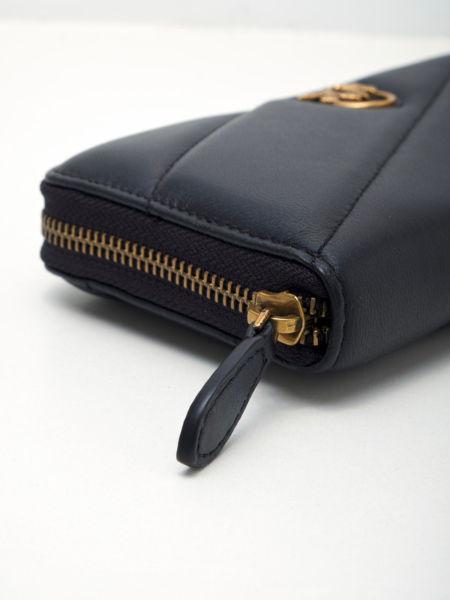 PINKO - Portafoglio Zip Around Maxi Quilt black gold 