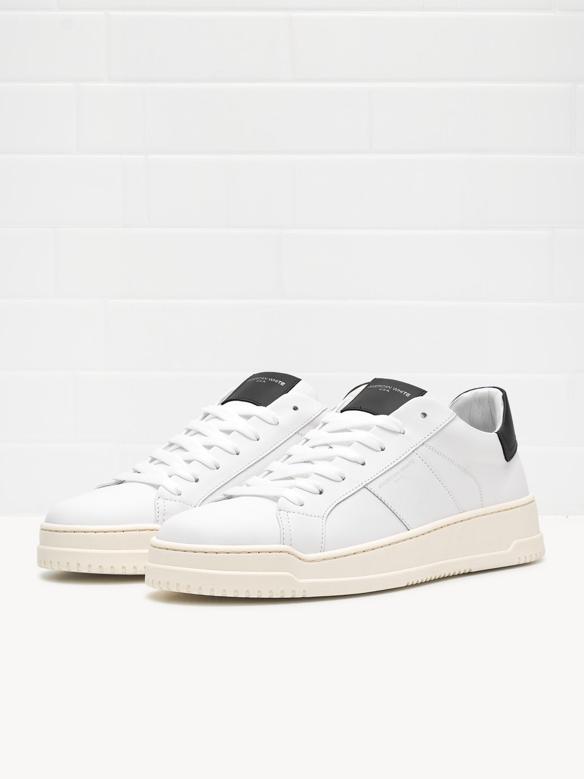American White - Sneakers Man Whoop Vertigo white black 
