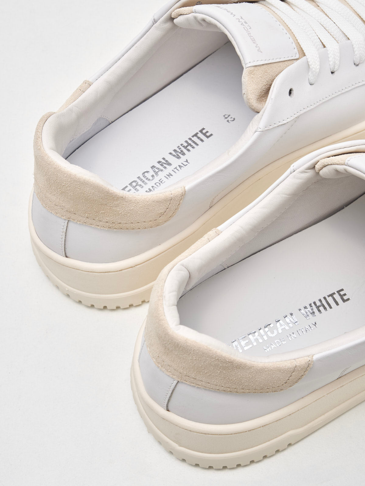 American White - Sneakers Man Whoop Vertigo Explorer white ice sand 