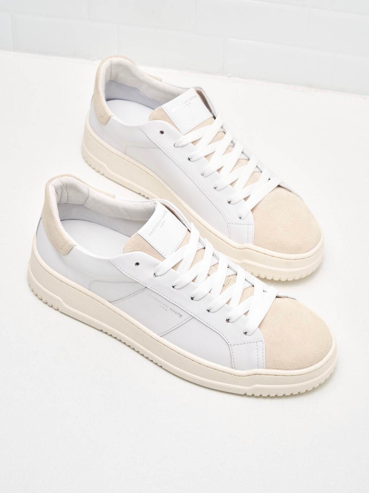 American White - Sneakers Man Whoop Vertigo Explorer white ice sand 