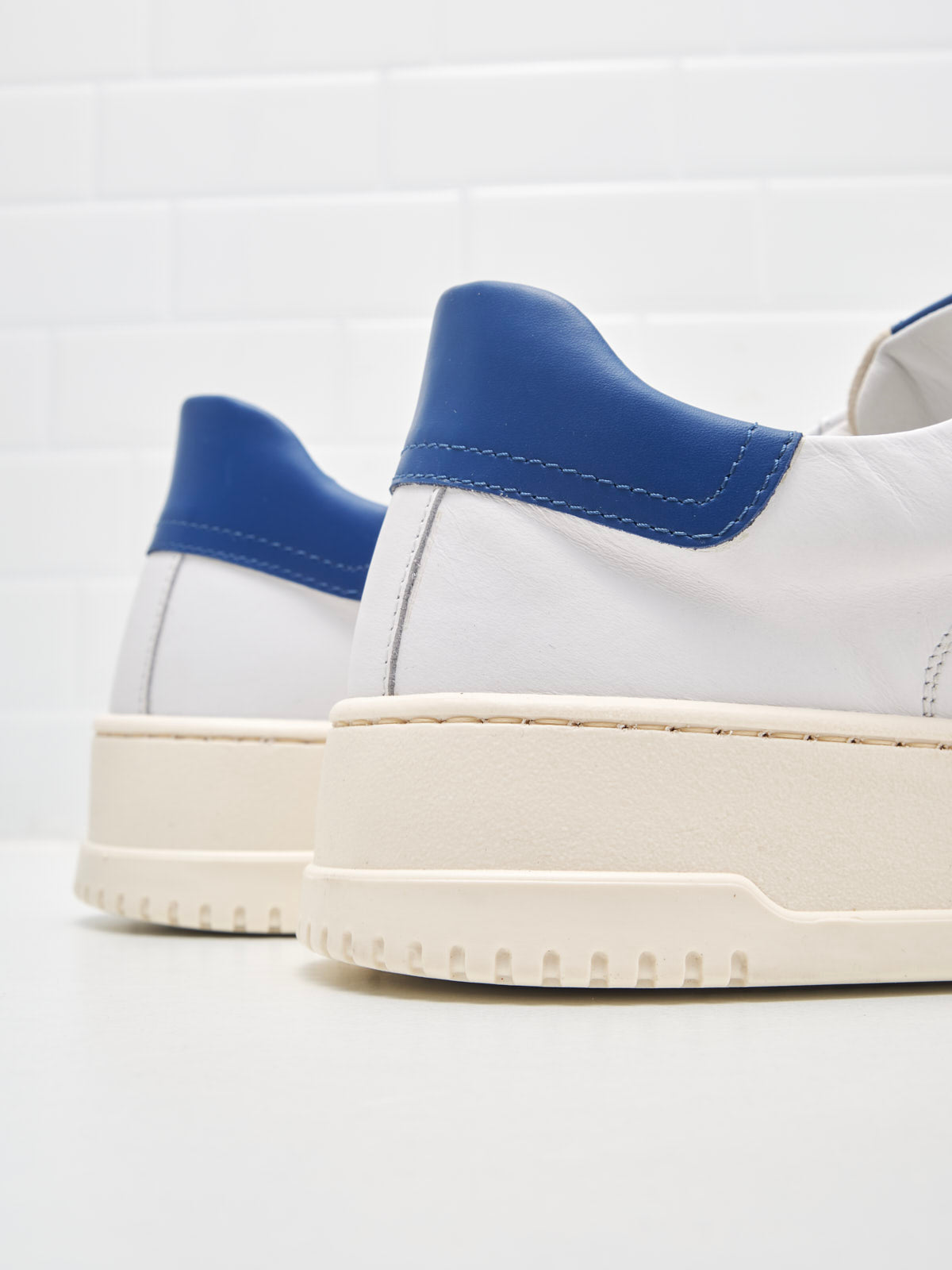 American White - Sneakers Man Whoop Vertigo Explorer white sand blue 