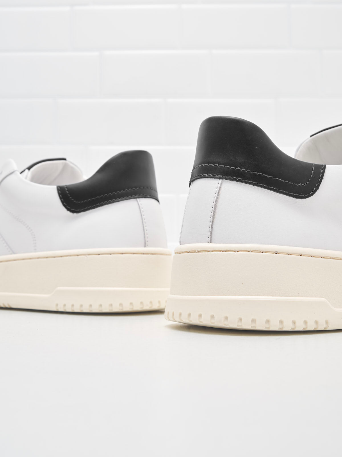 American White - Sneakers Man Whoop Vertigo Explorer white sand black 