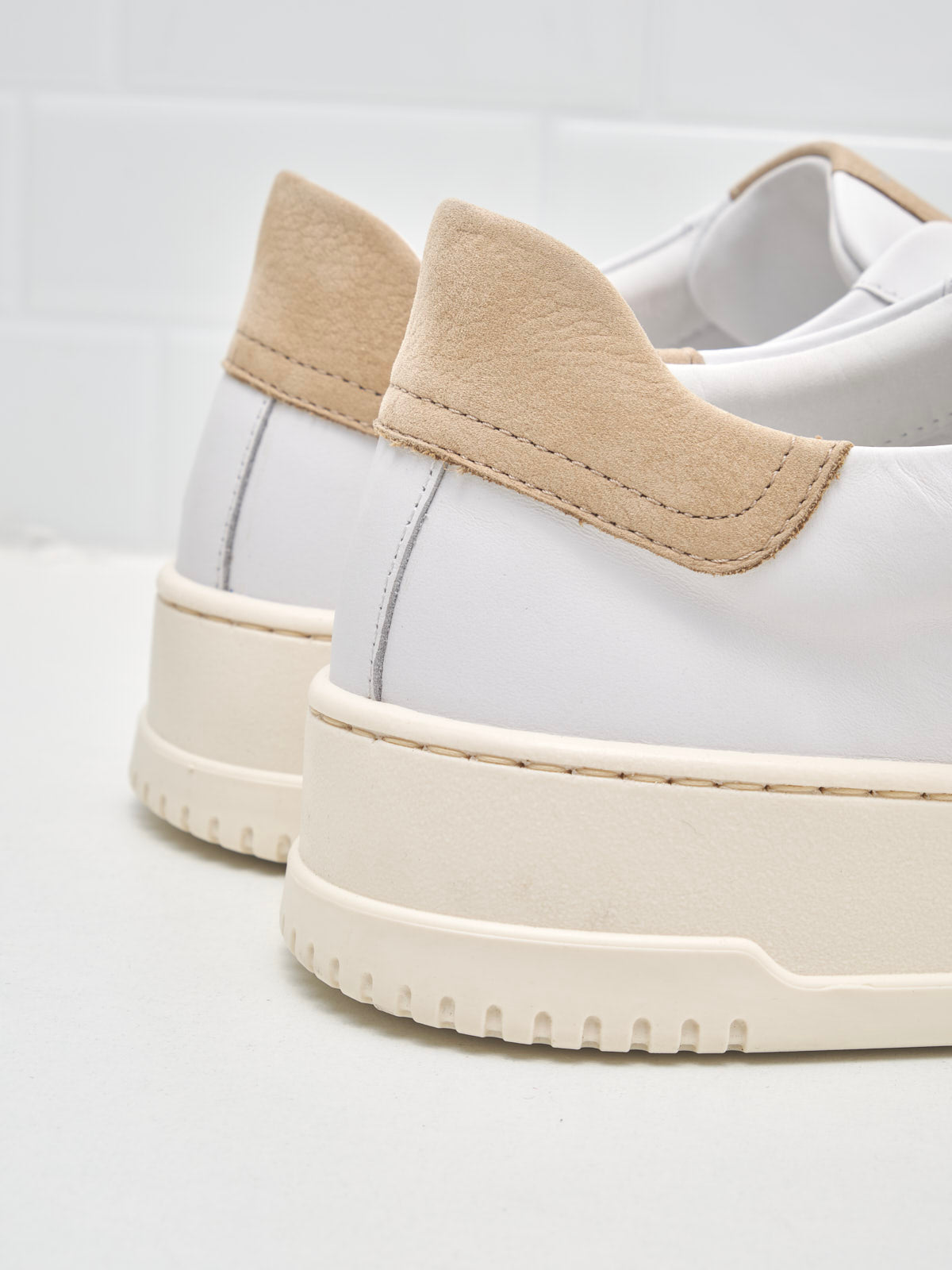 American White - Sneakers Man Whoop Vertigo white sand 