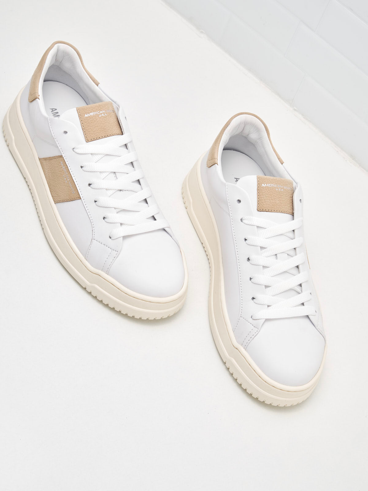 American White - Sneakers Man Whoop Vertigo white sand 