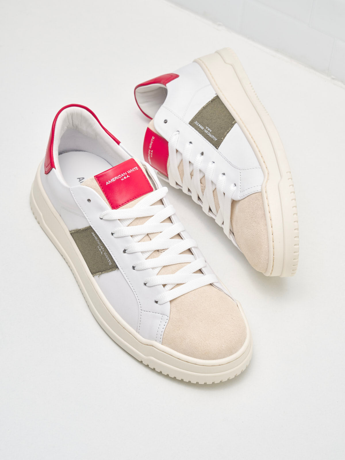 American White - Sneakers Man Whoop Vertigo Explorer white sand & red 