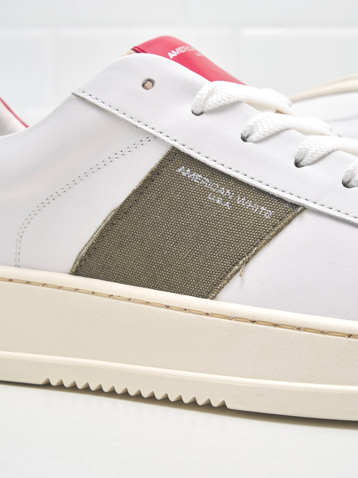 American White - Sneakers Man Whoop Vertigo Explorer white sand & red 